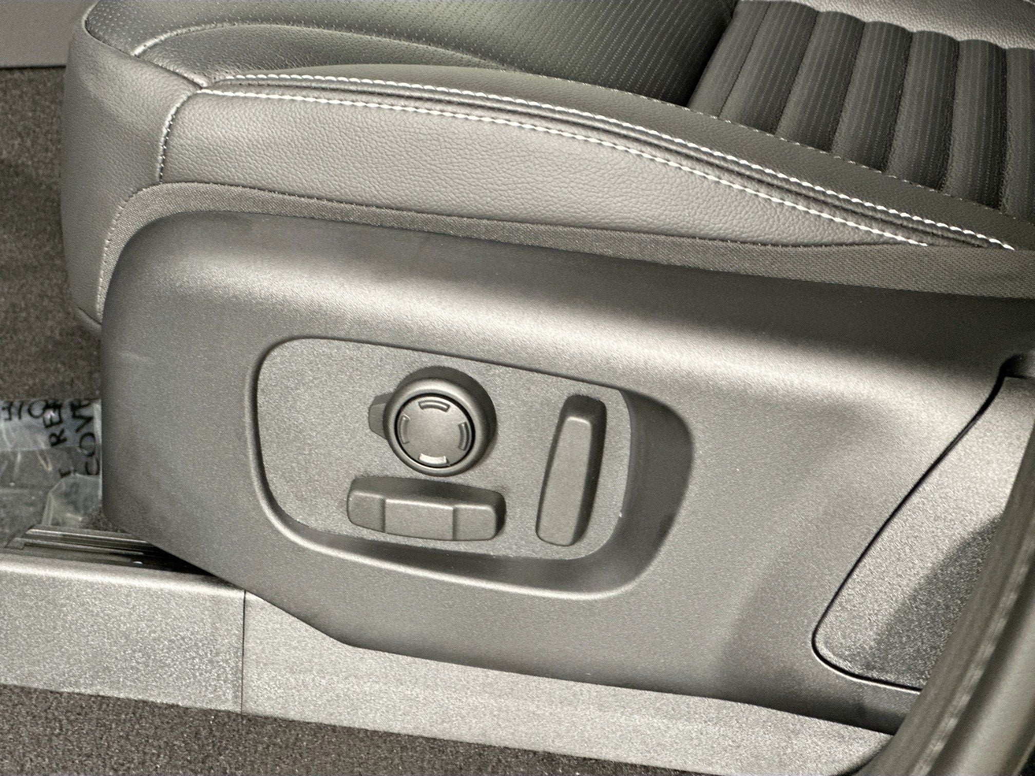 2025 Land Rover Discovery S