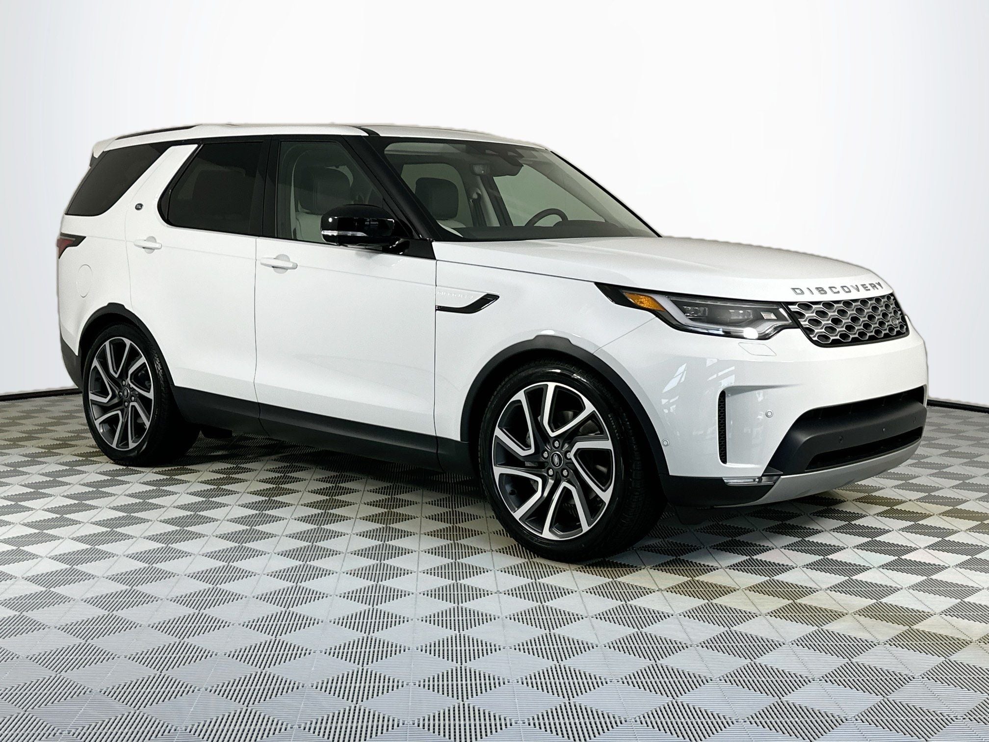 2025 Land Rover Discovery S