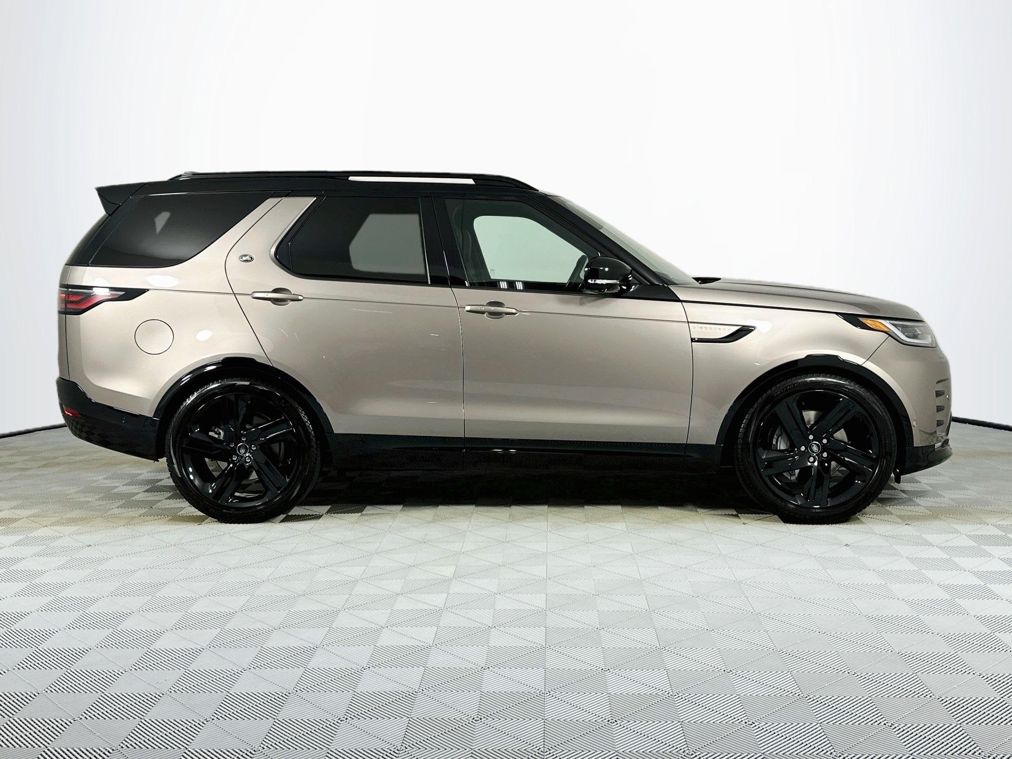 2026 Land Rover Discovery Dynamic SE