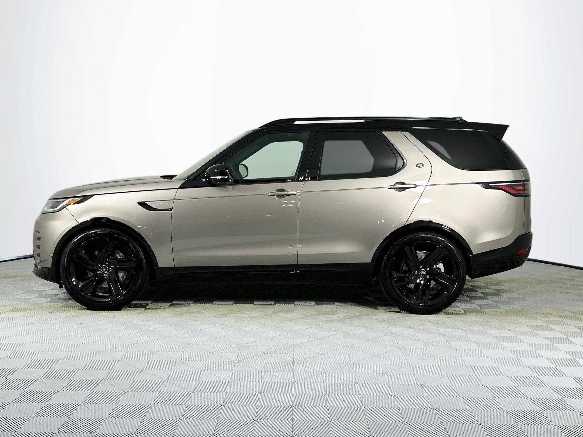 2026 Land Rover Discovery Dynamic SE