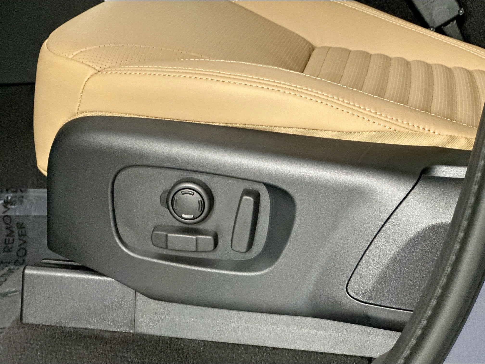 2025 Land Rover Discovery Dynamic SE