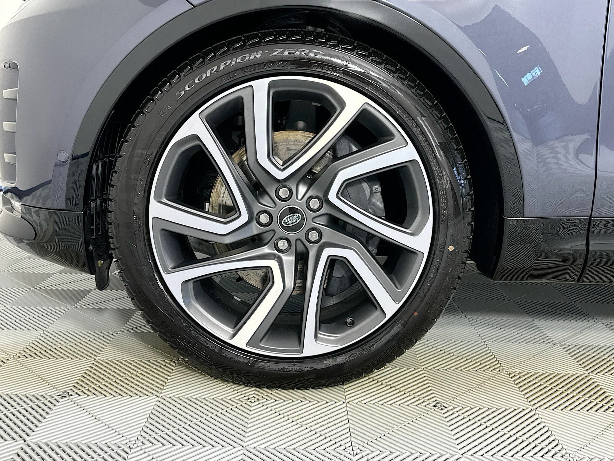 2025 Land Rover Discovery Dynamic SE