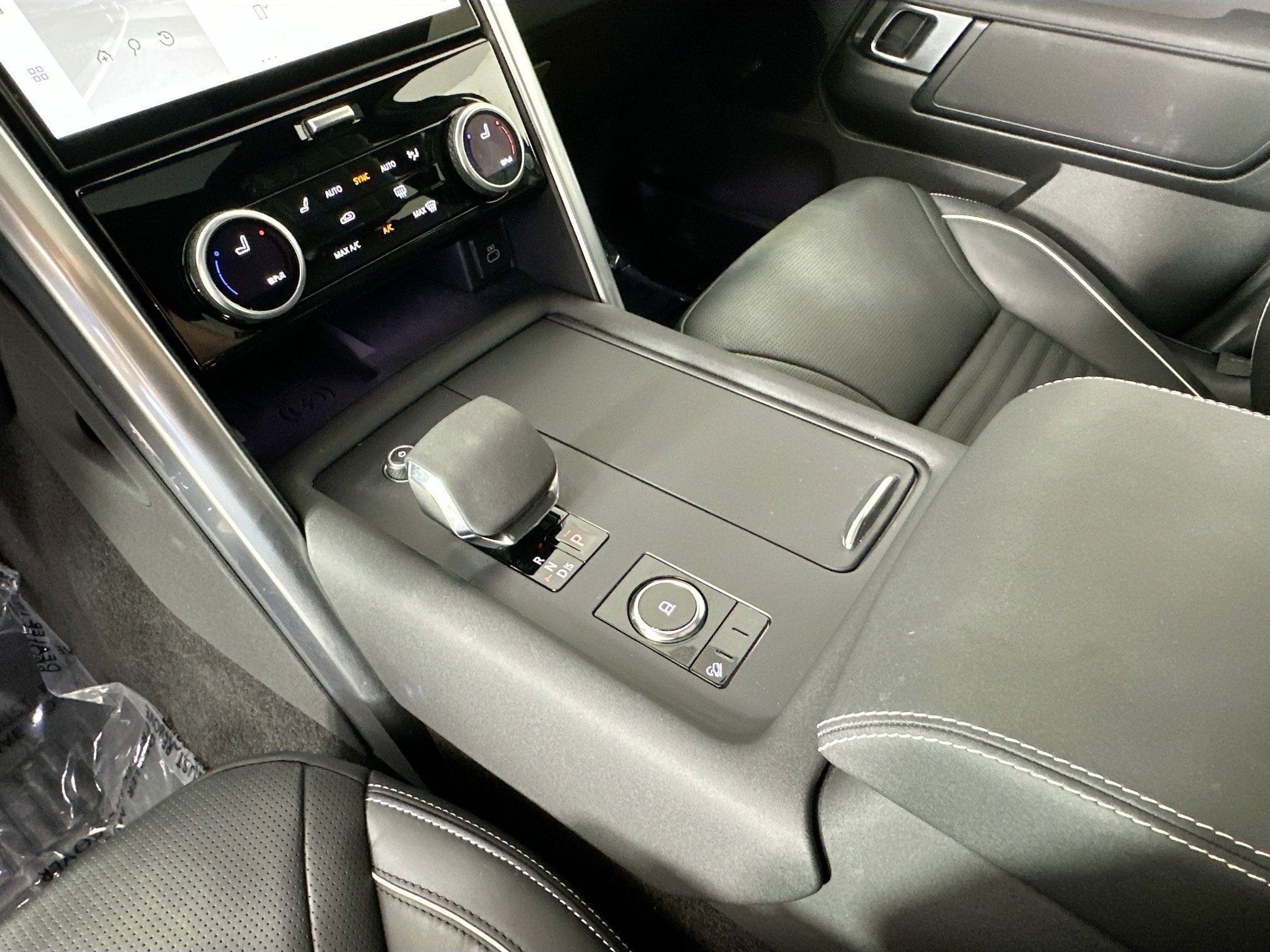 2024 Land Rover Discovery Dynamic SE