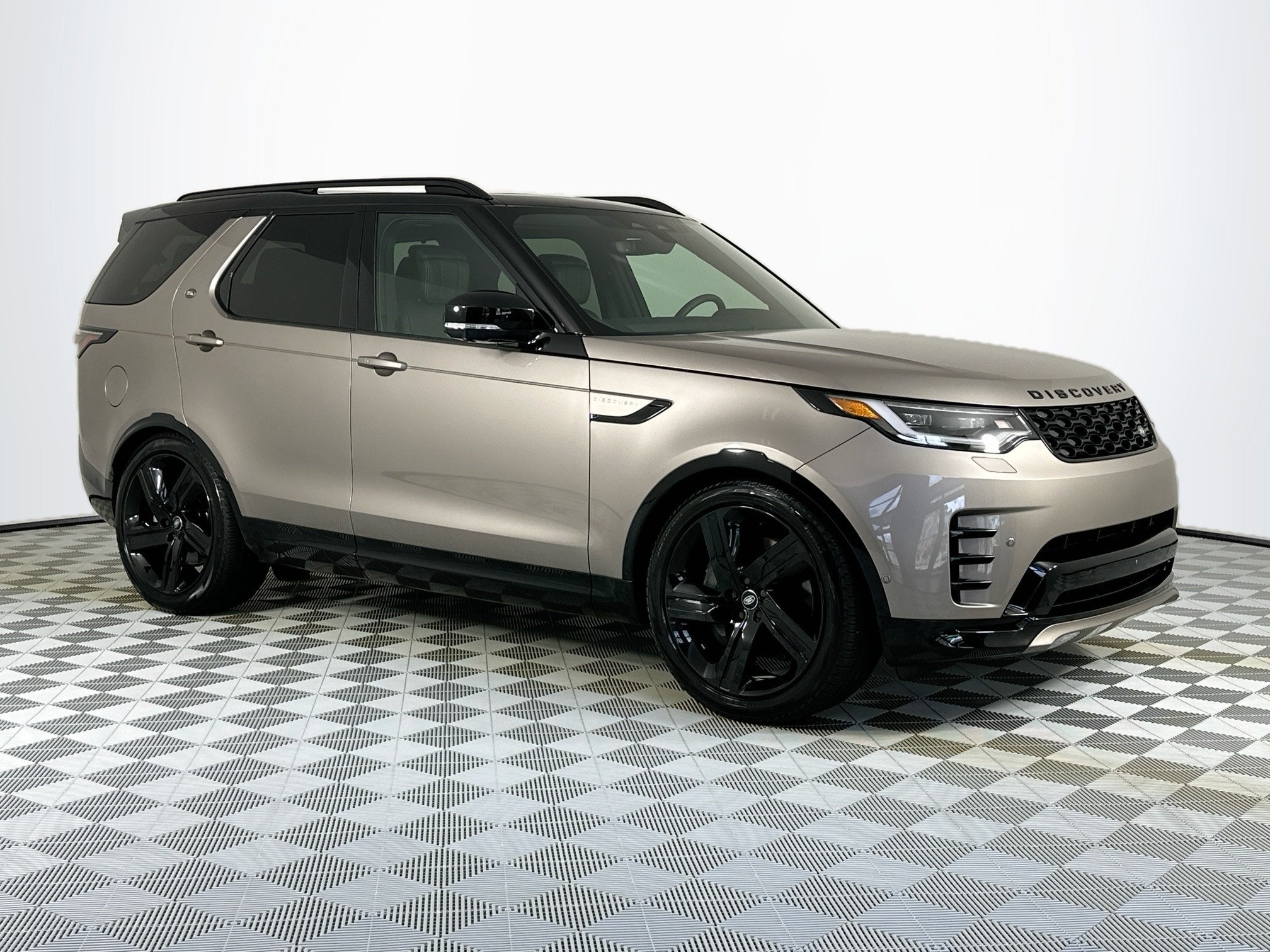 2024 Land Rover Discovery Dynamic SE