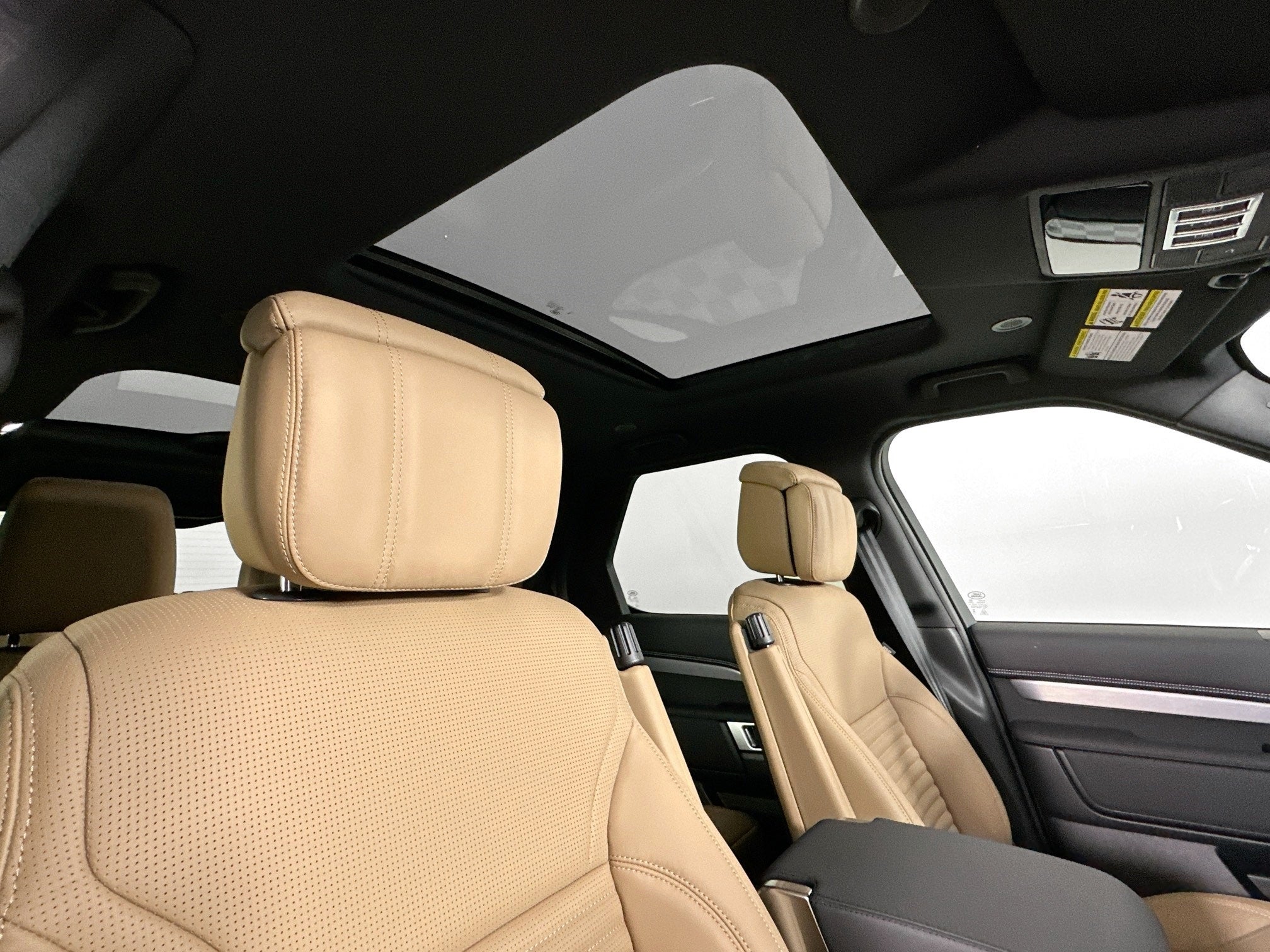 2025 Land Rover Discovery Dynamic SE