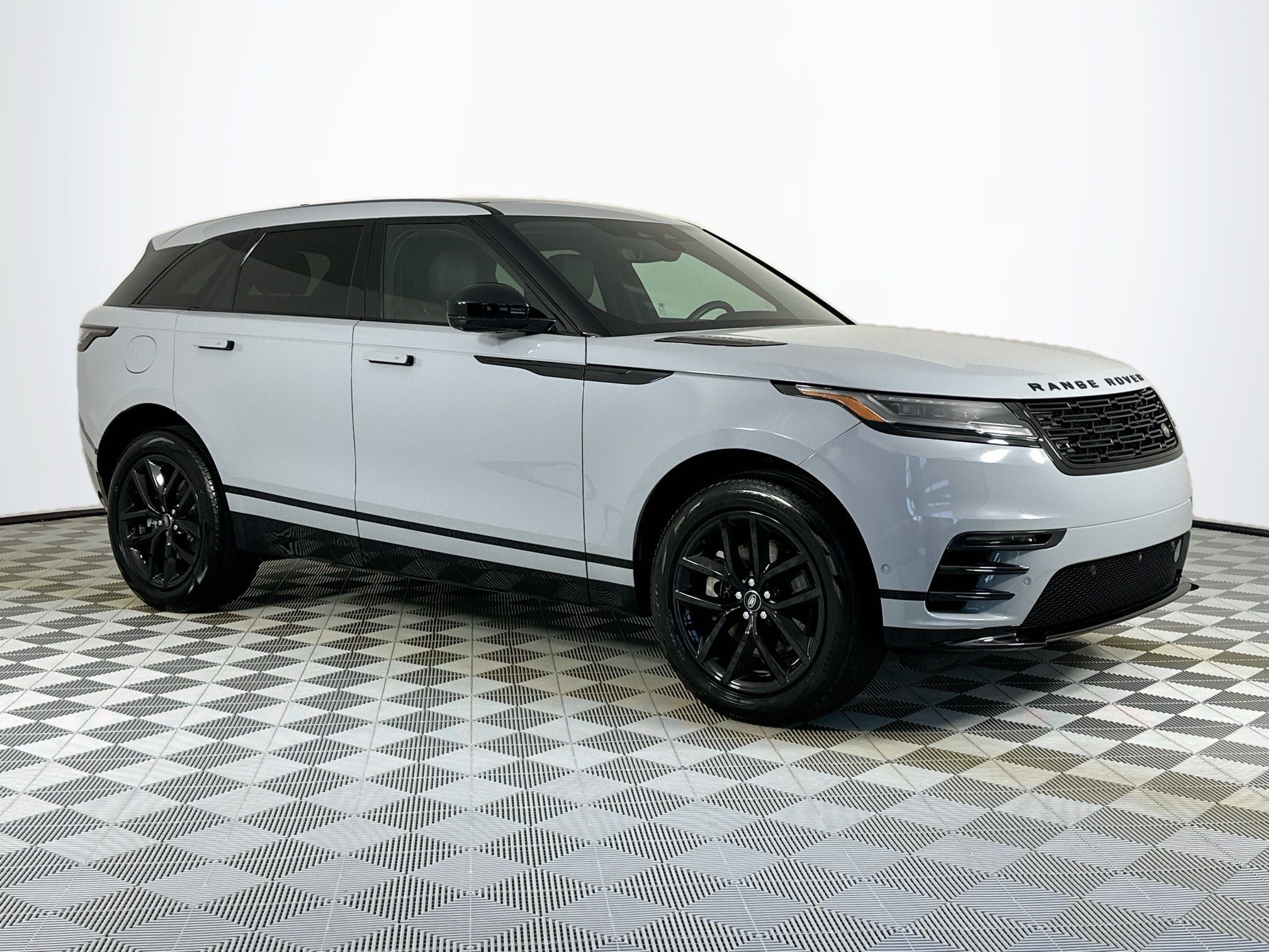 2024 Land Rover Range Rover Velar Dynamic SE