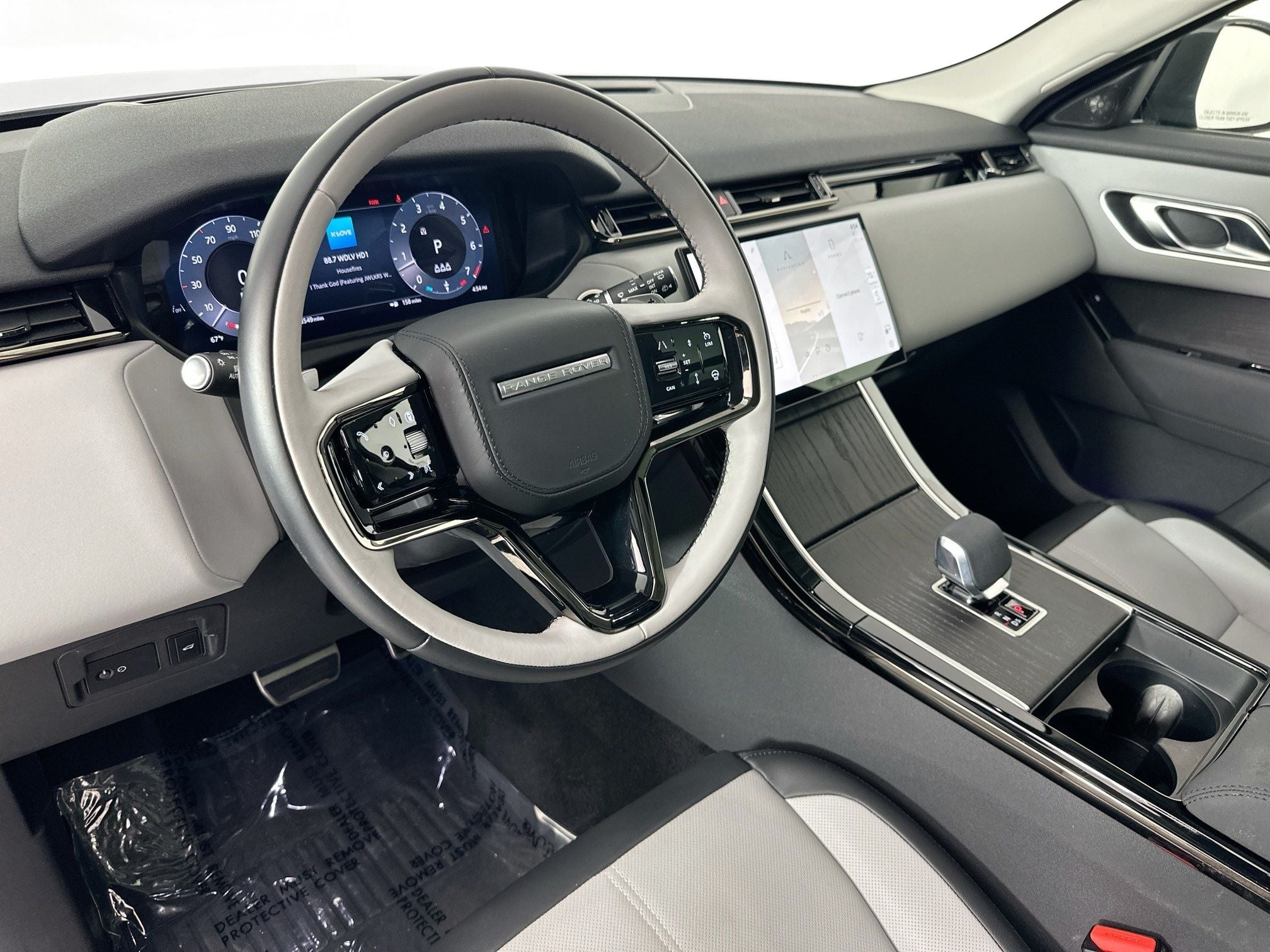 2025 Land Rover Range Rover Velar Dynamic SE