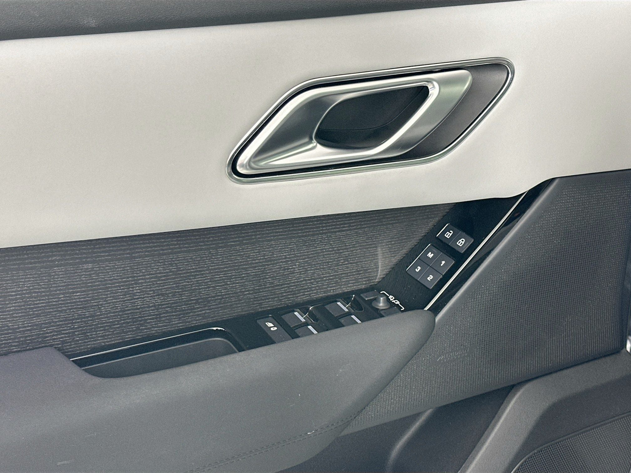 2025 Land Rover Range Rover Velar Dynamic SE