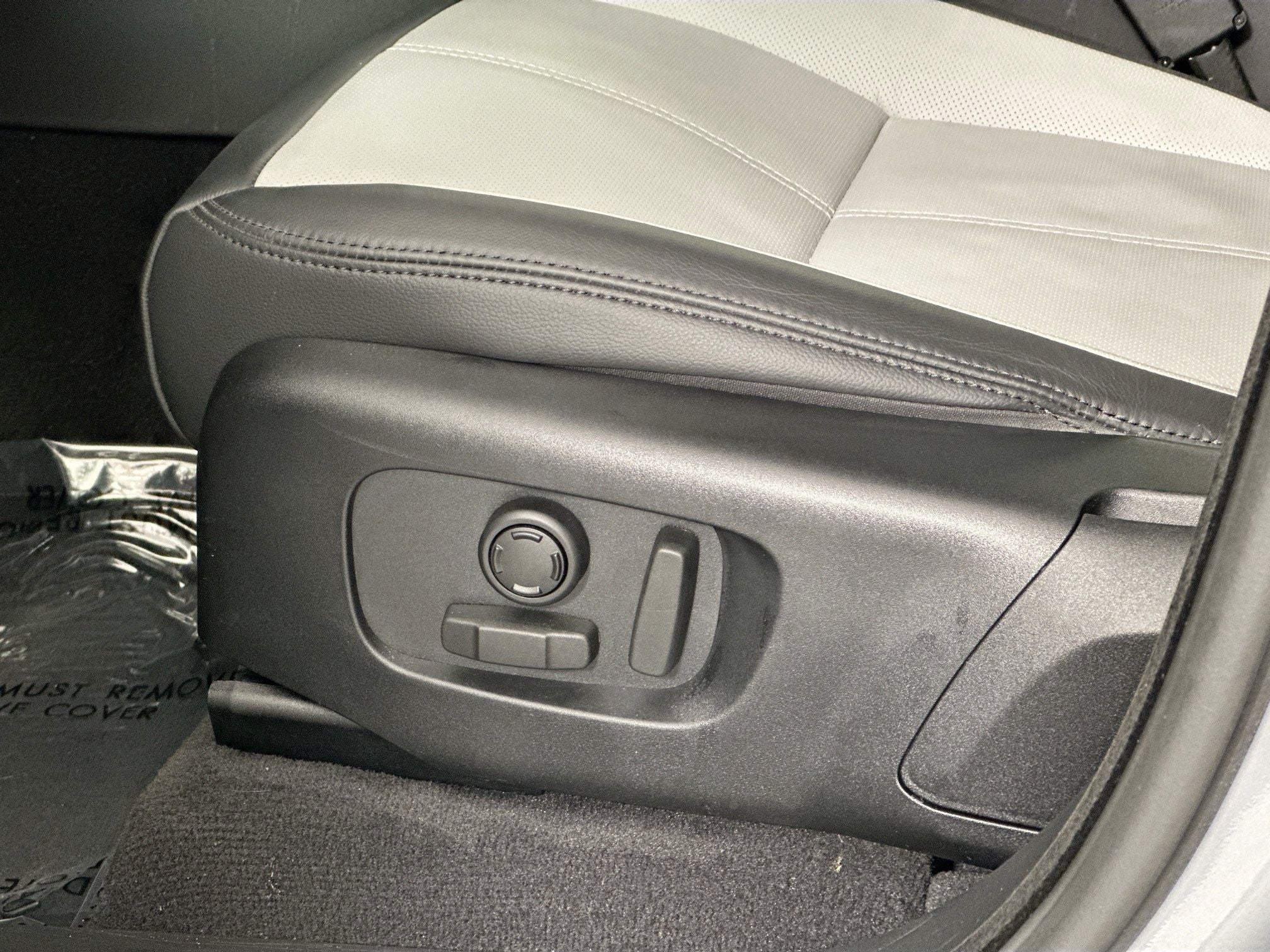 2025 Land Rover Range Rover Velar Dynamic SE