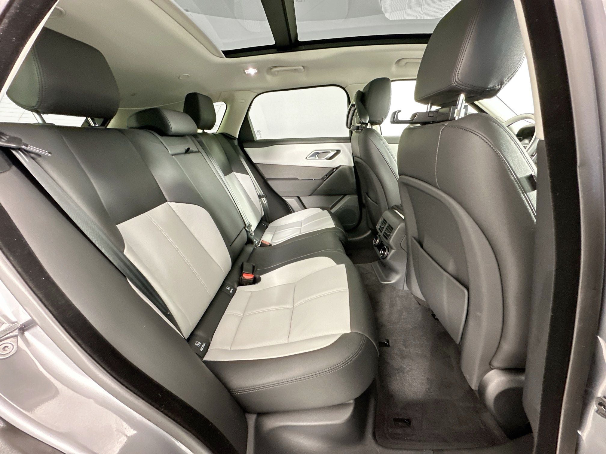 2025 Land Rover Range Rover Velar Dynamic SE