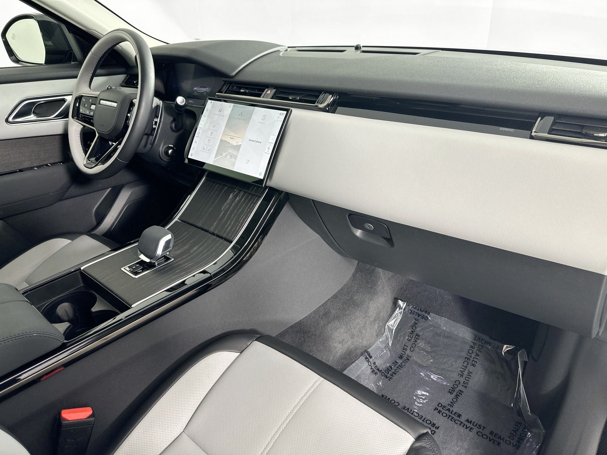 2025 Land Rover Range Rover Velar Dynamic SE