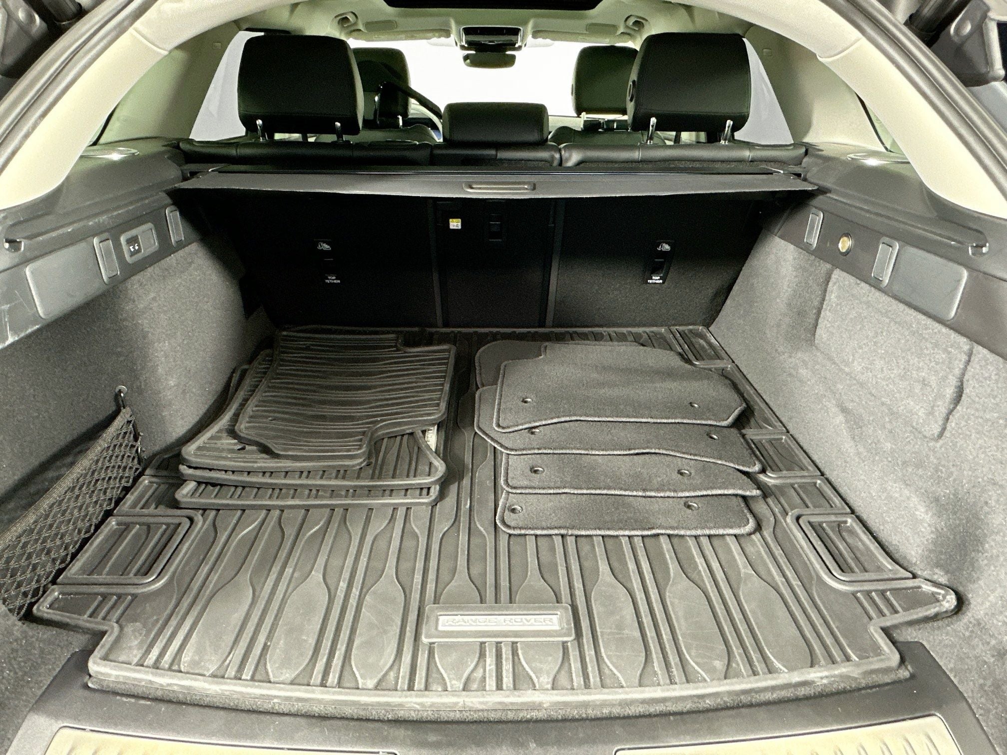 2025 Land Rover Range Rover Velar Dynamic SE