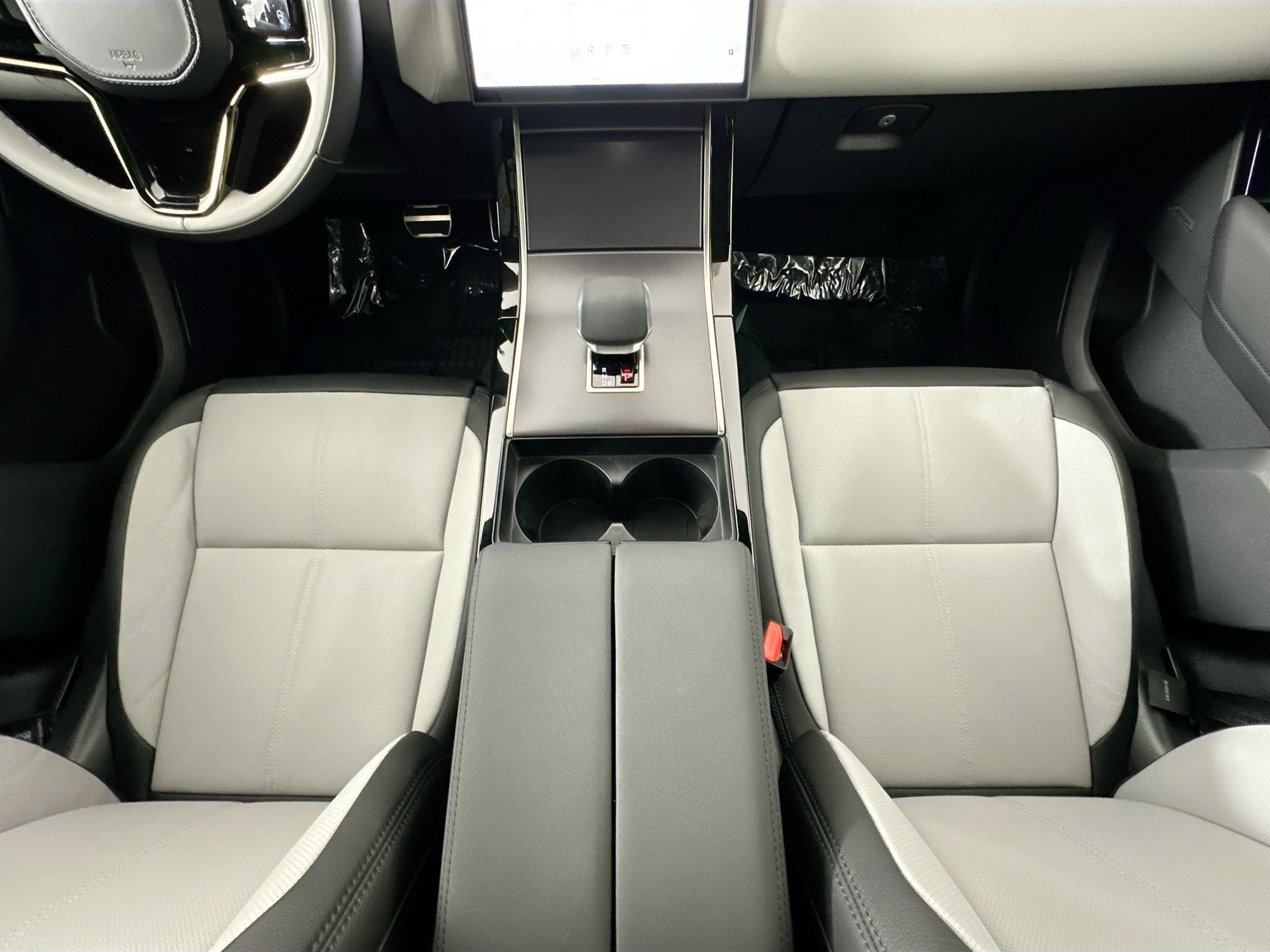 2026 Land Rover Range Rover Velar Dynamic SE