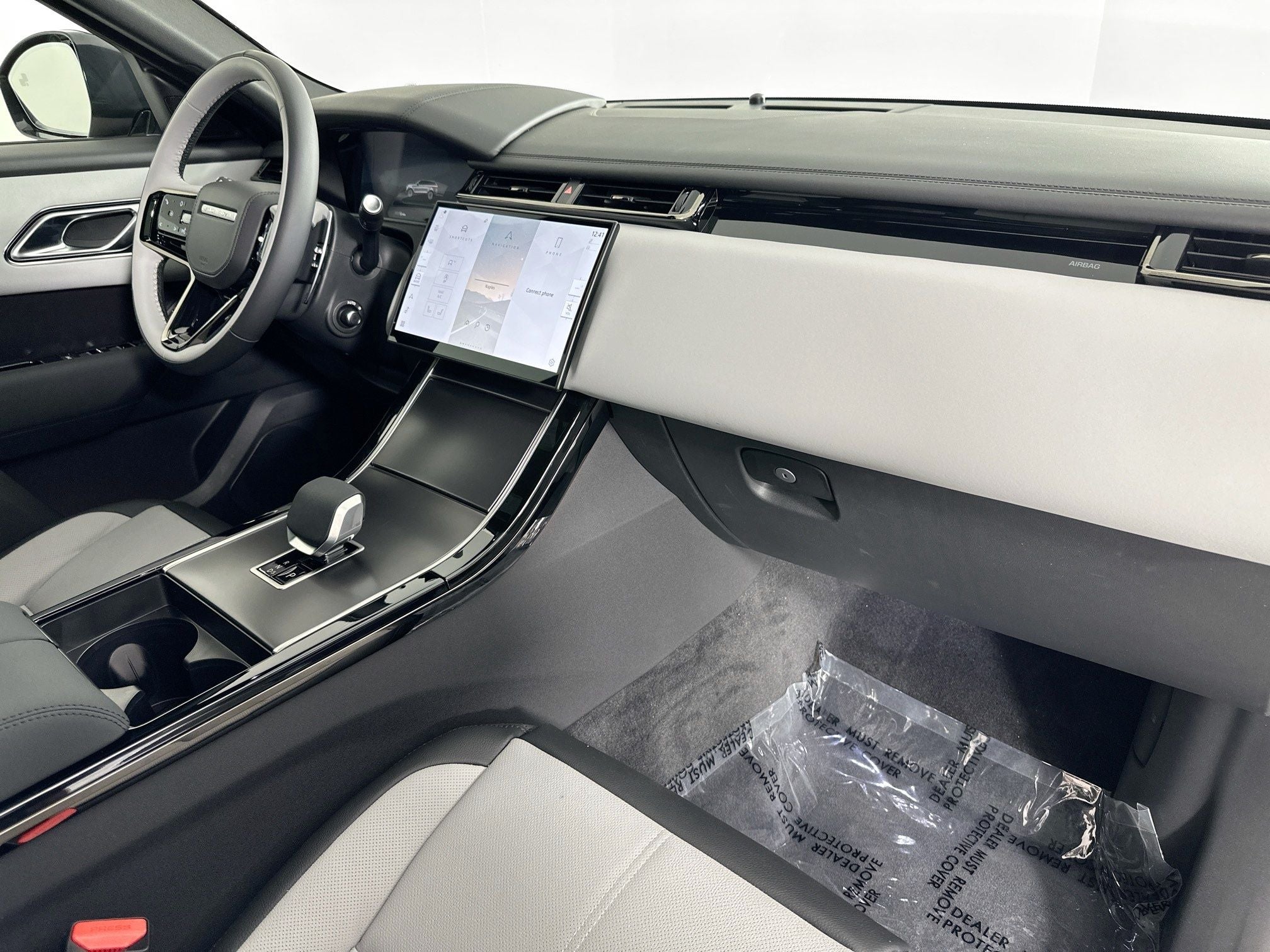 2026 Land Rover Range Rover Velar Dynamic SE