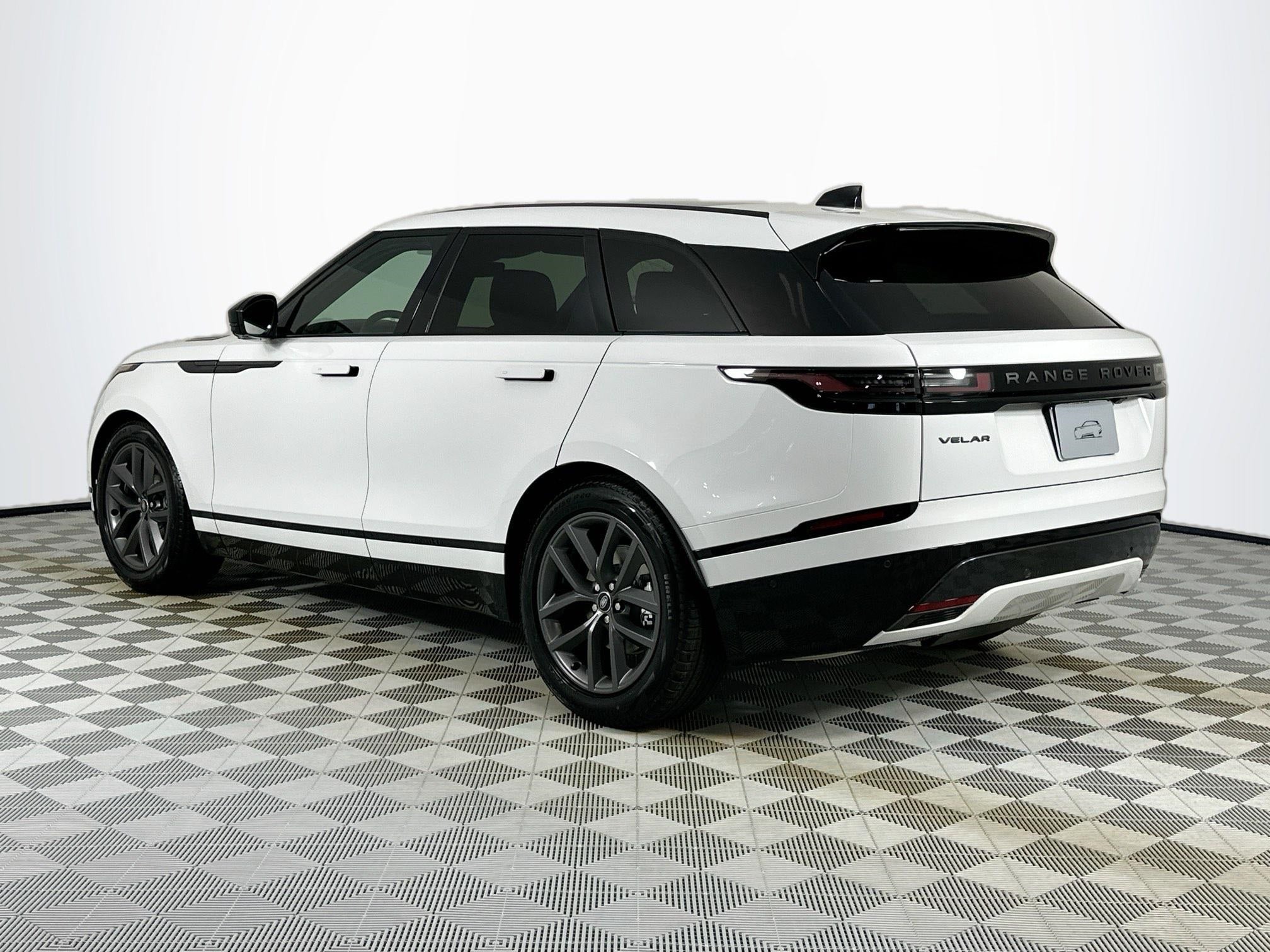 2026 Land Rover Range Rover Velar Dynamic SE