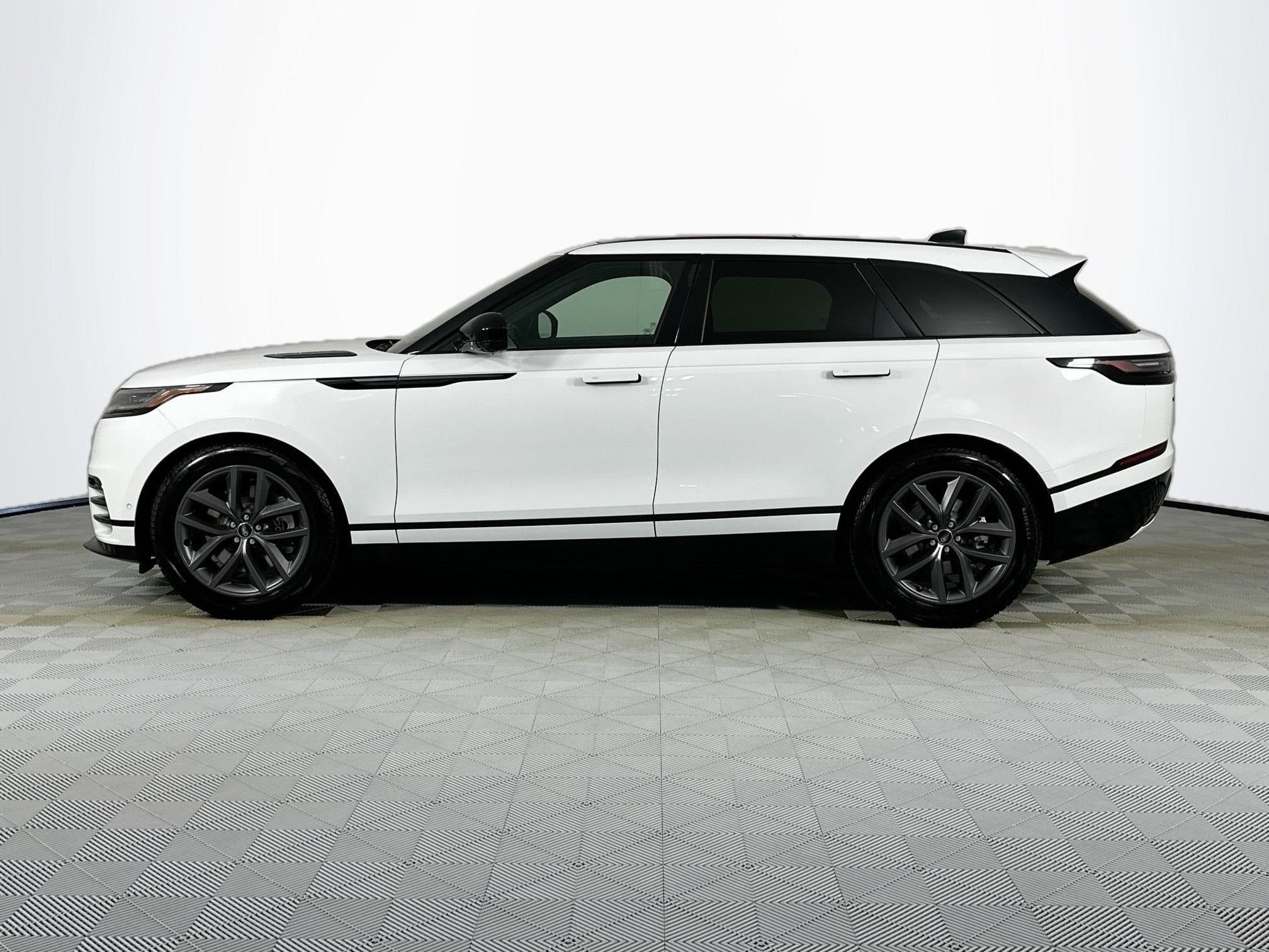 2026 Land Rover Range Rover Velar Dynamic SE