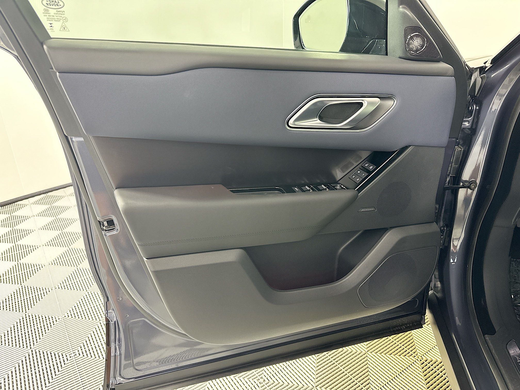 2026 Land Rover Range Rover Velar Dynamic SE