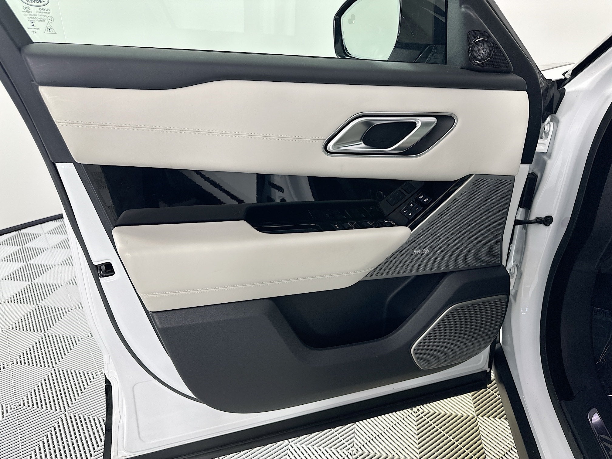 2022 Land Rover Range Rover Velar R-Dynamic HSE