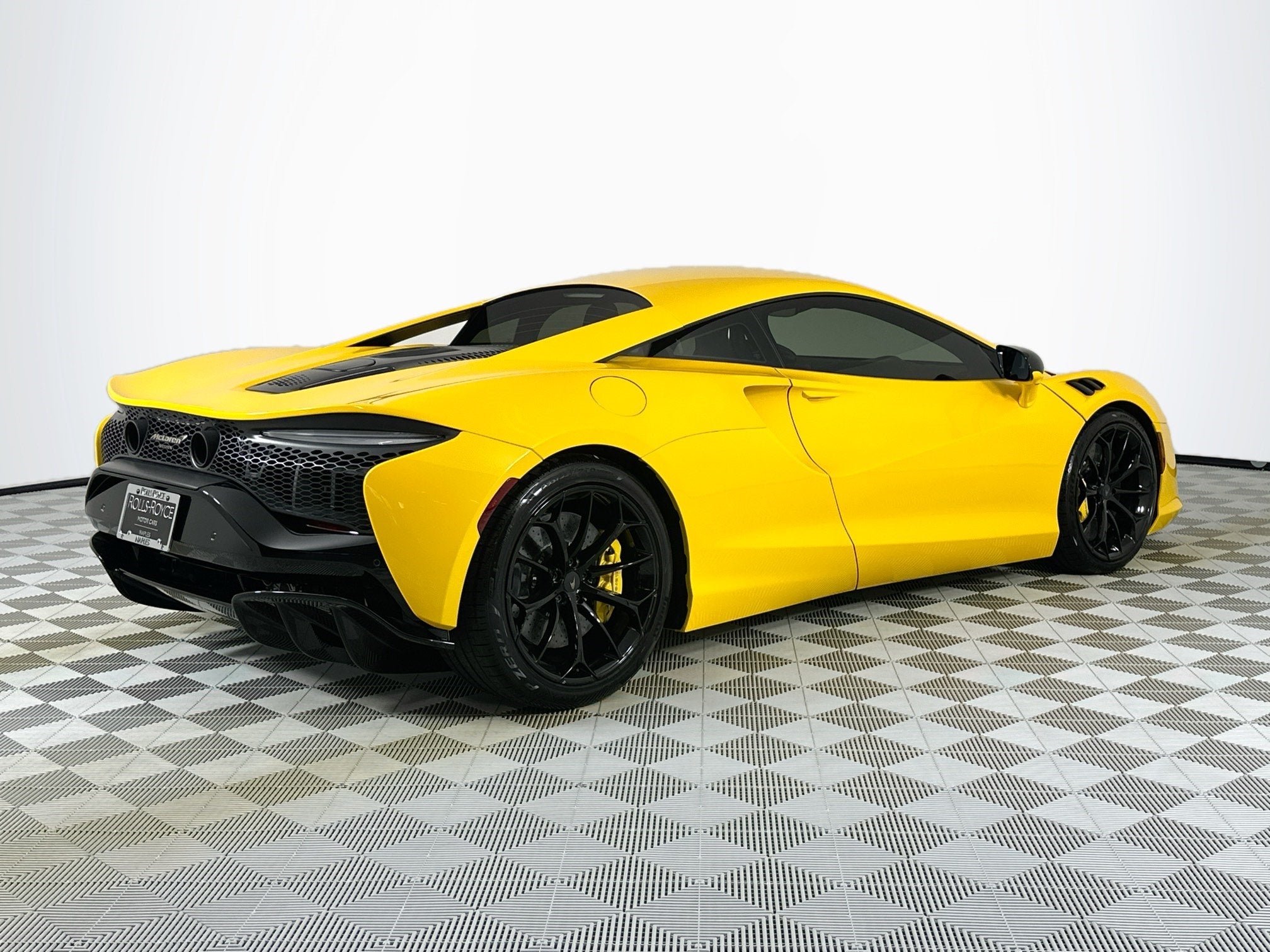 2025 McLaren Artura Base