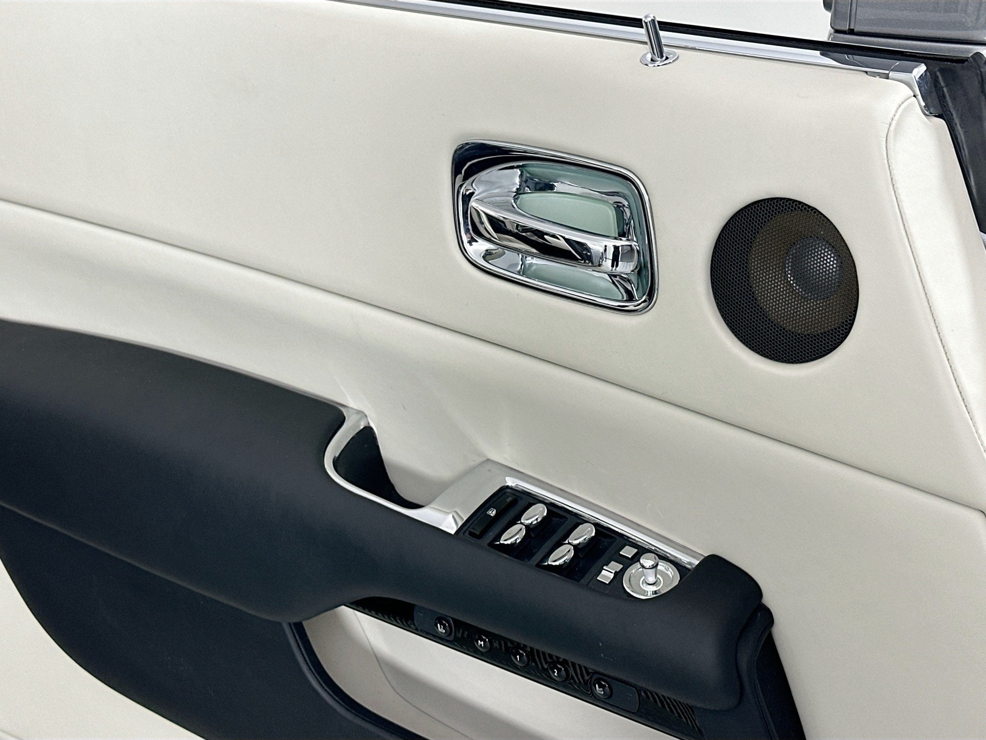 2016 Rolls-Royce Dawn 