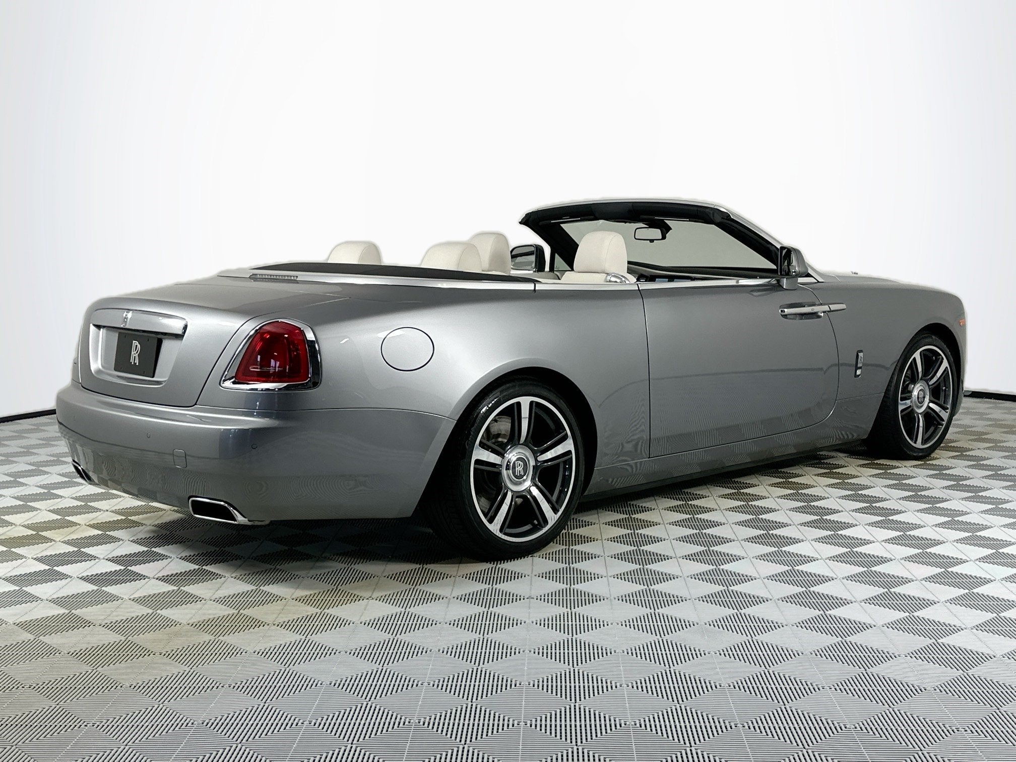 2016 Rolls-Royce Dawn 