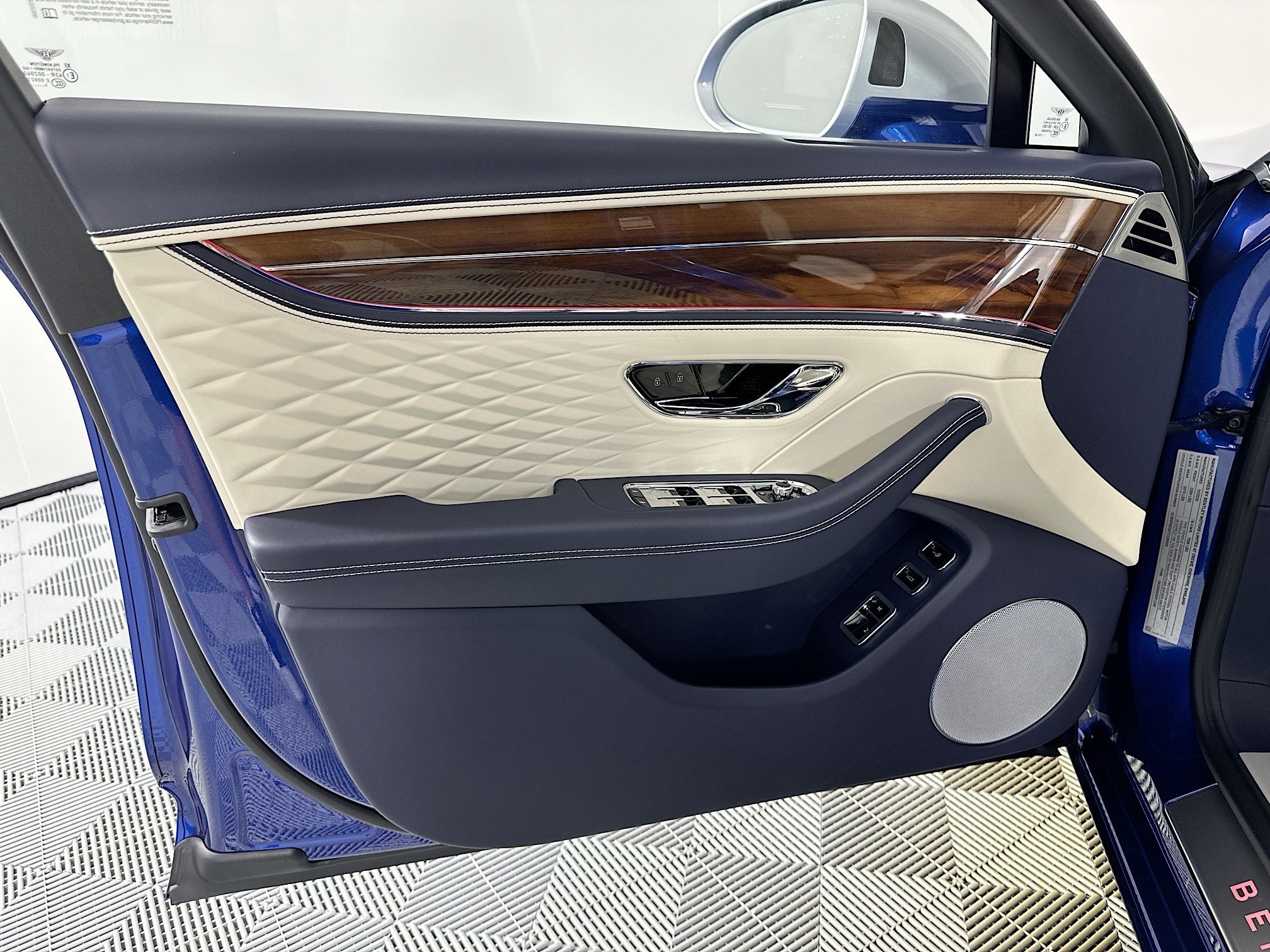 2026 Bentley Flying Spur Azure