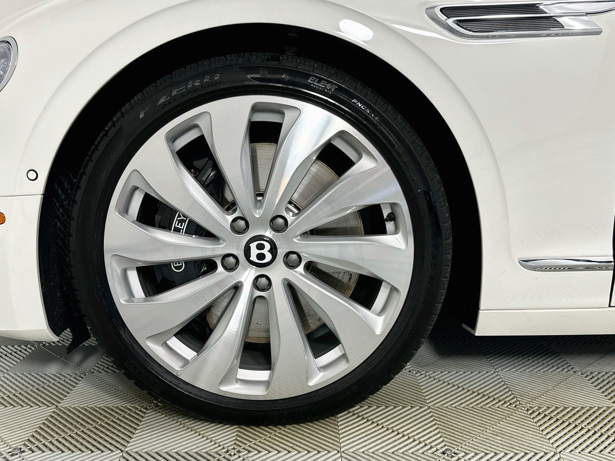 2026 Bentley Flying Spur V8