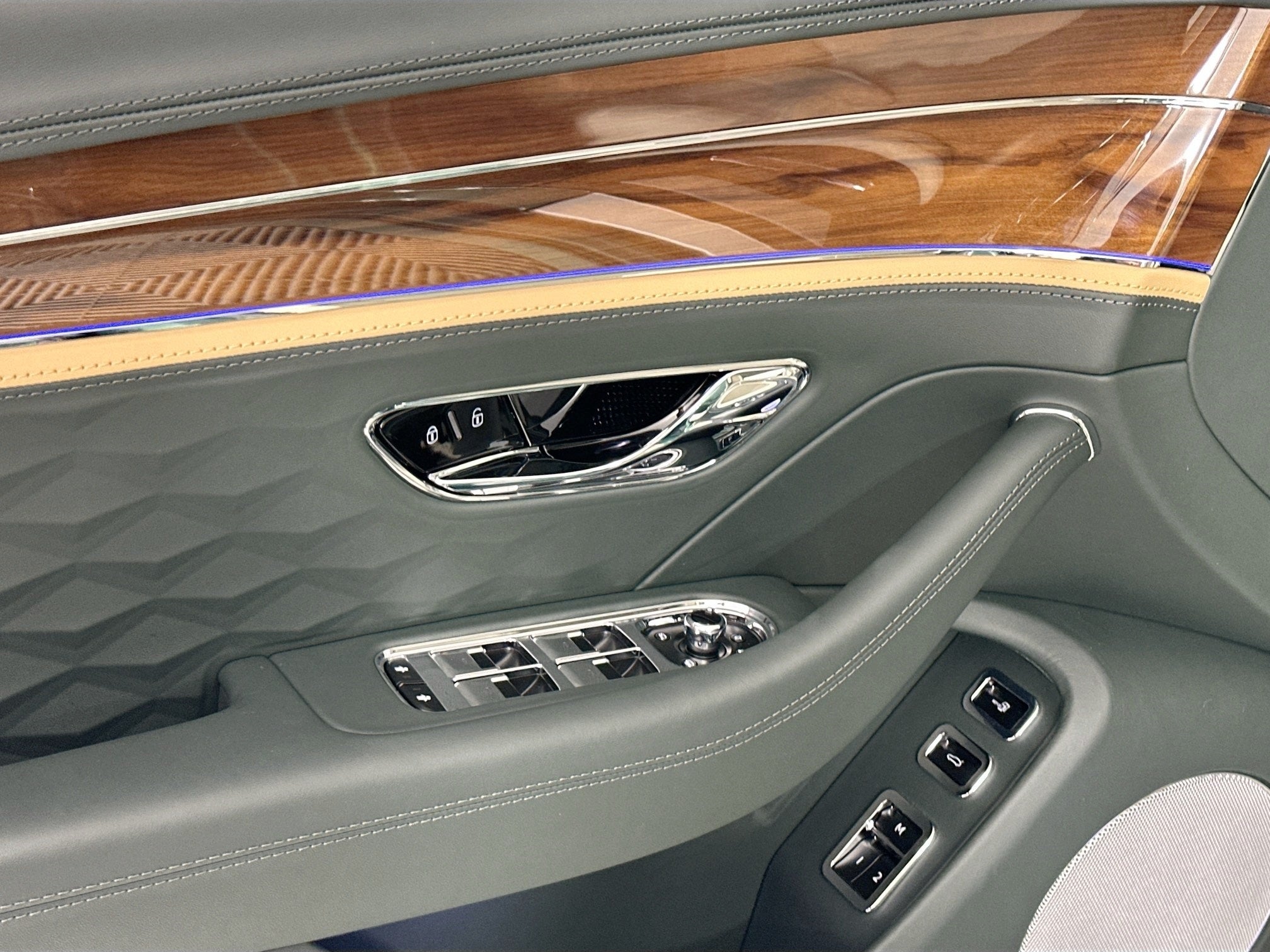 2026 Bentley Flying Spur Mulliner