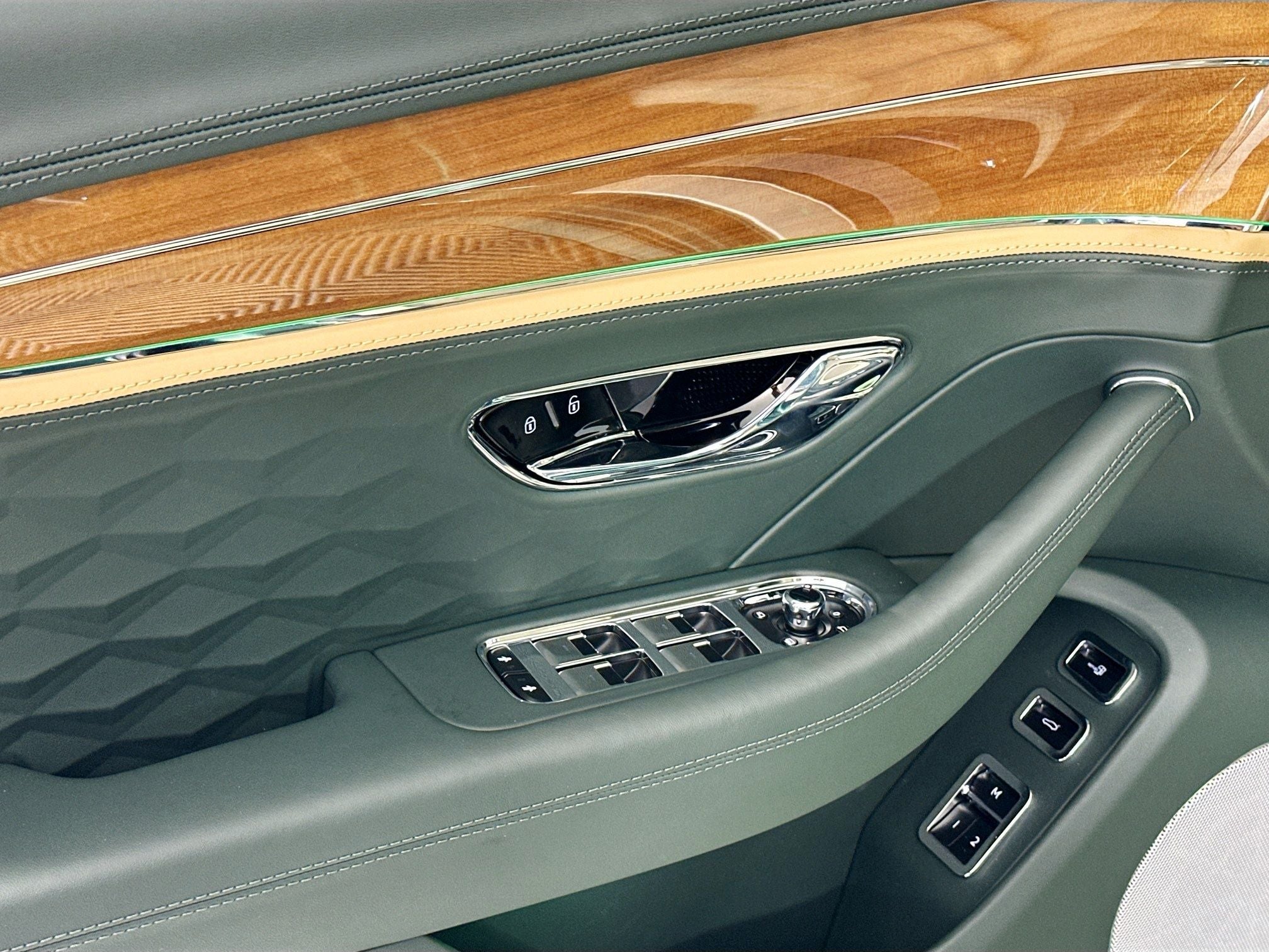 2026 Bentley Flying Spur Mulliner