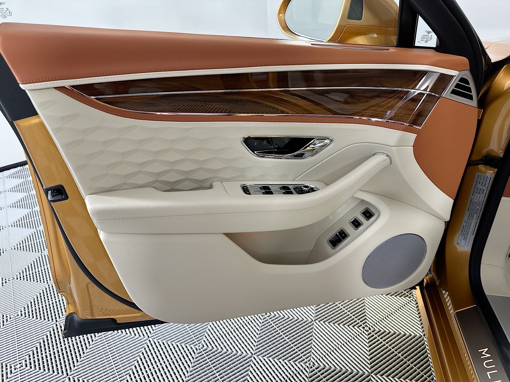 2026 Bentley Flying Spur Mulliner