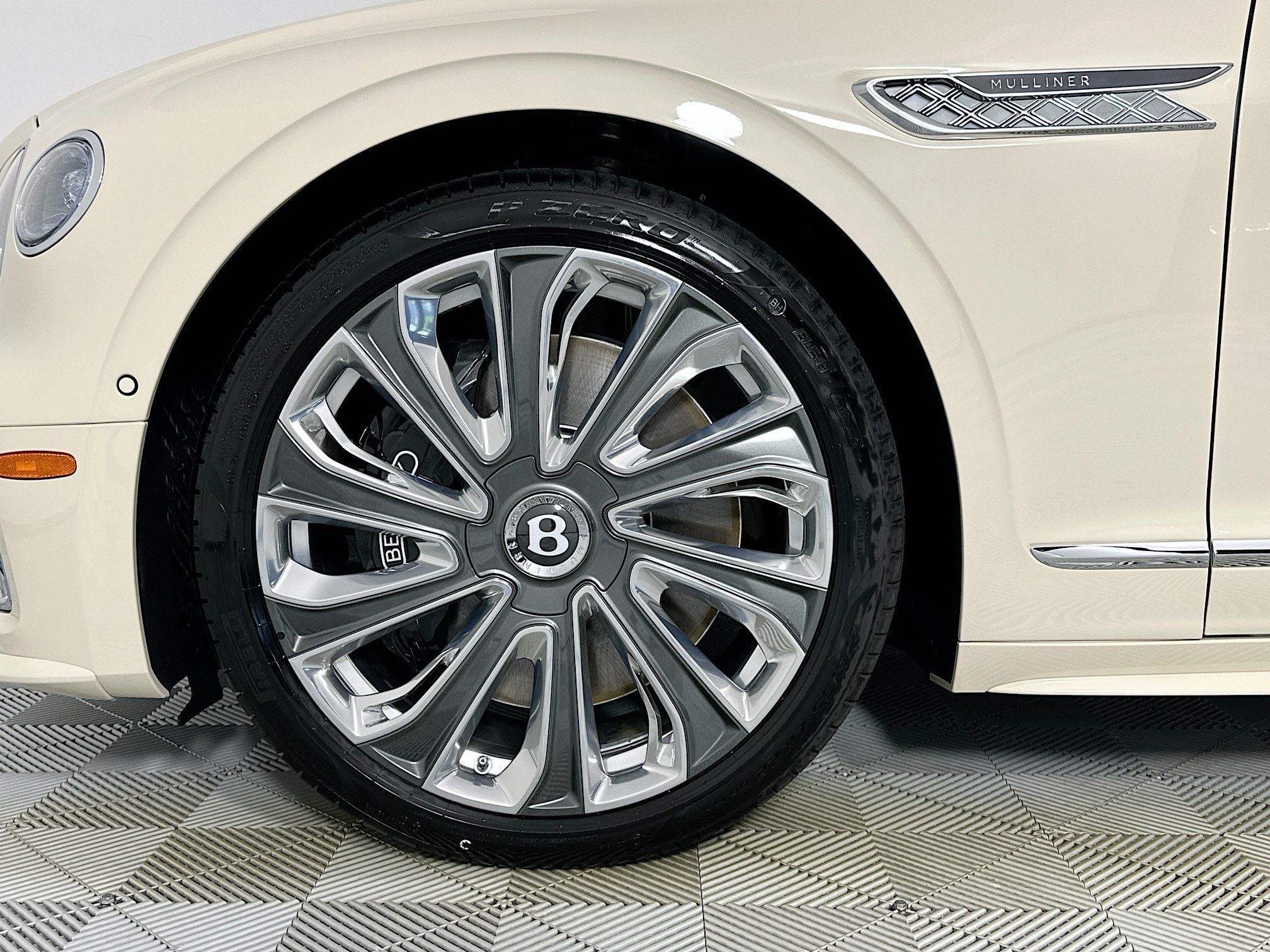 2026 Bentley Flying Spur Mulliner