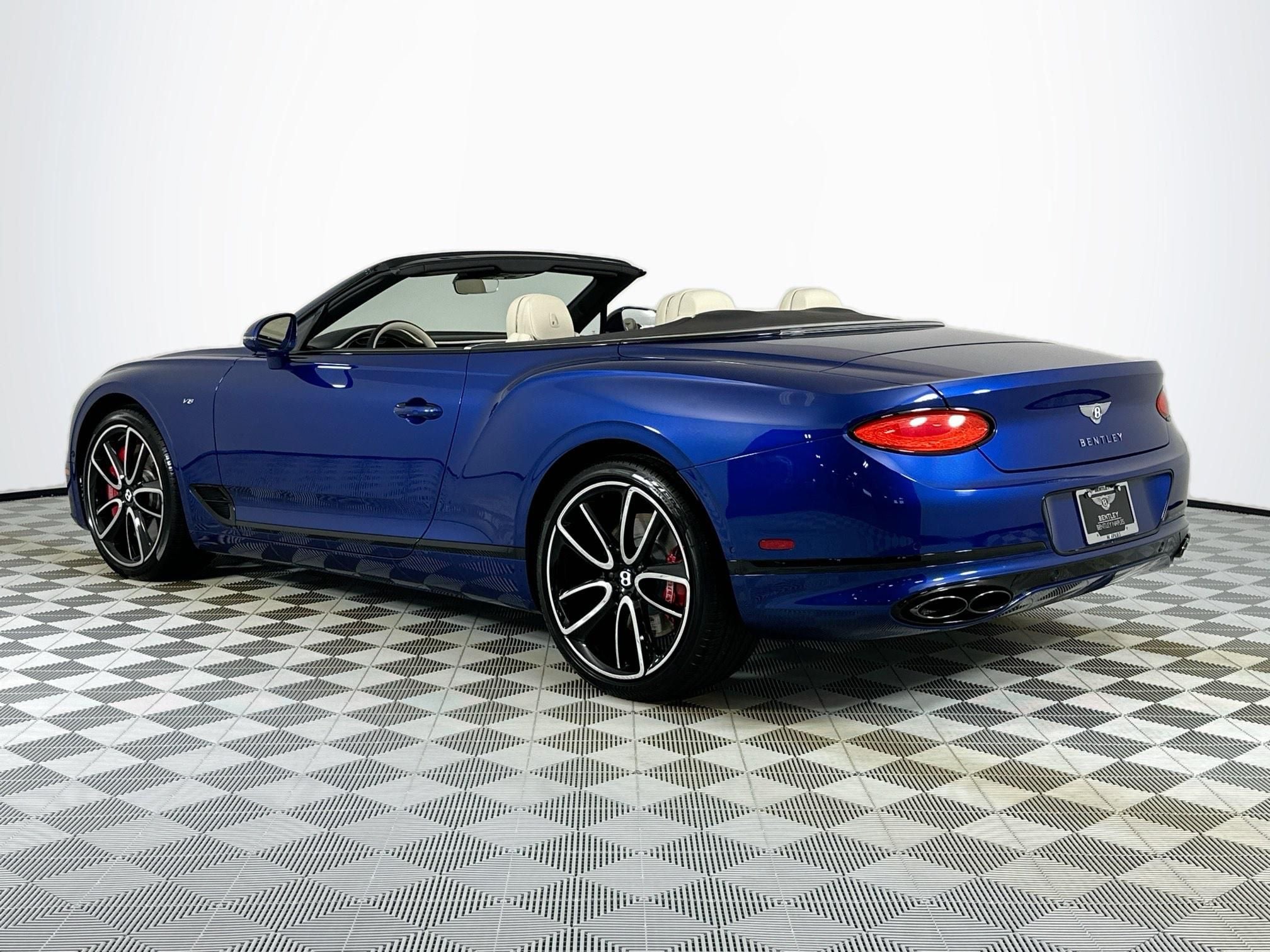 2022 Bentley Continental GTC V8 M.D.S.