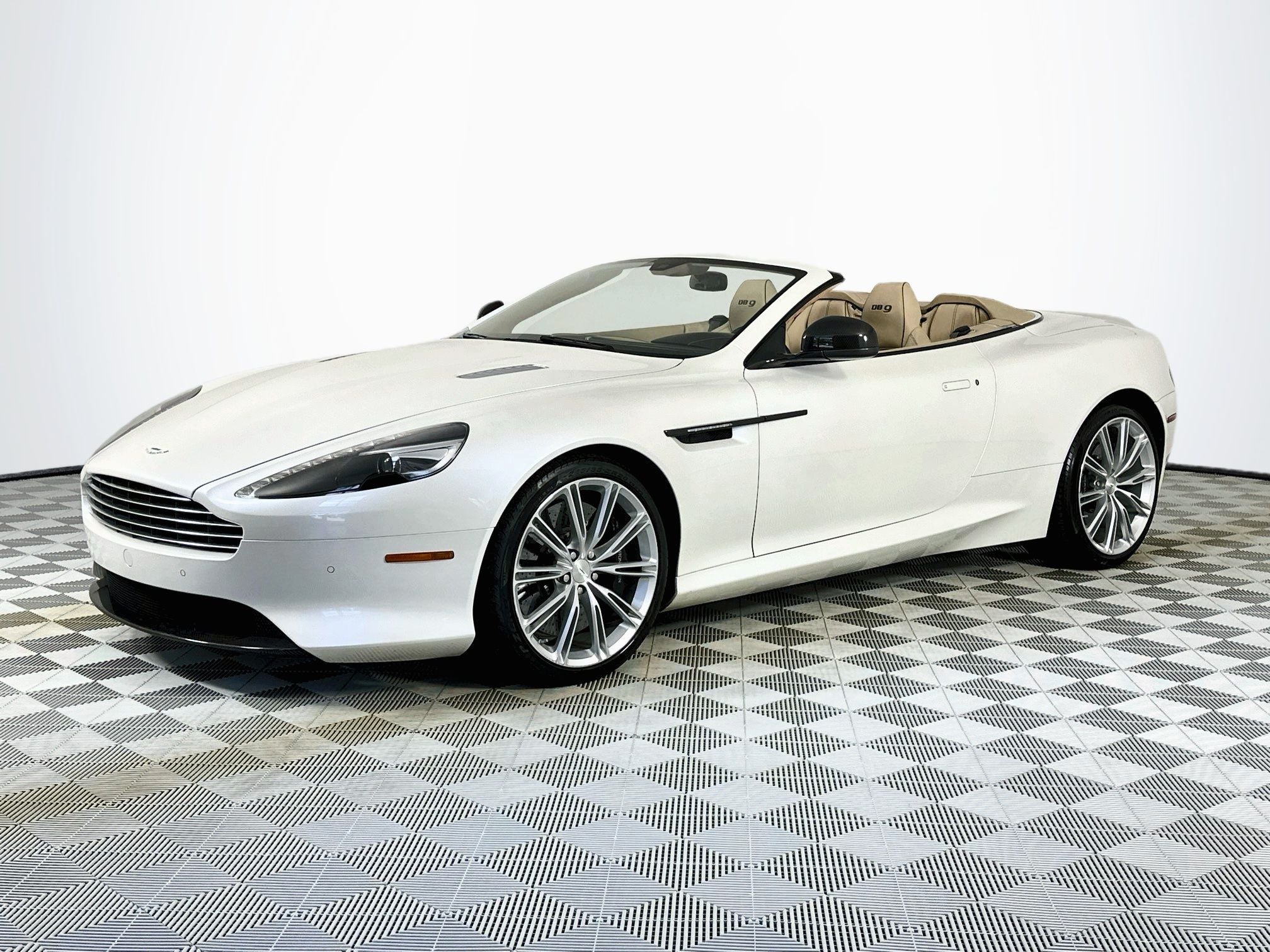 2015 Aston Martin DB9 Volante