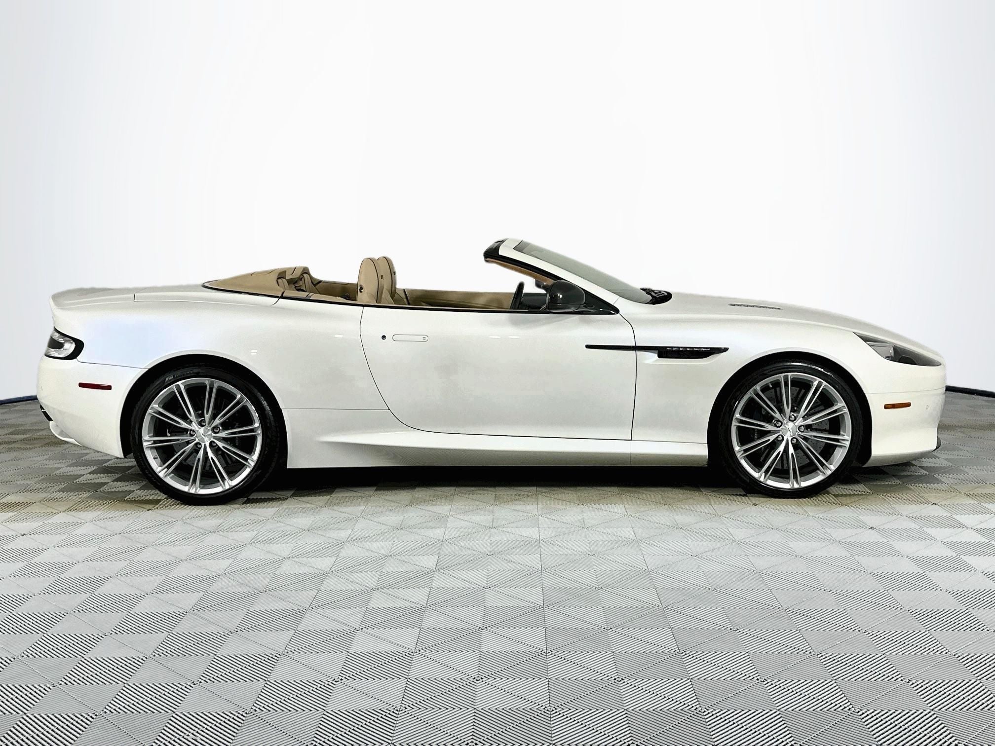 2015 Aston Martin DB9 Volante