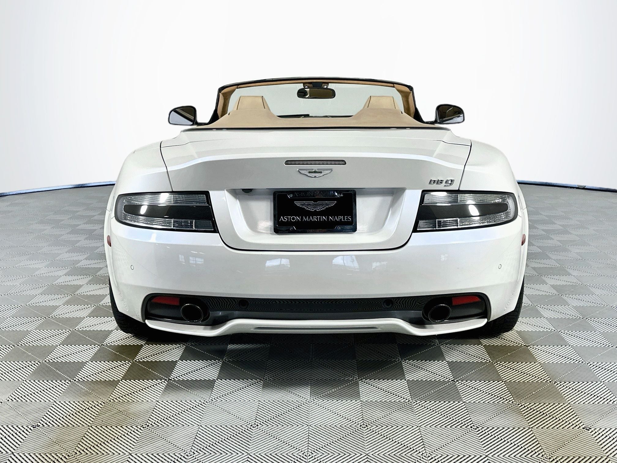 2015 Aston Martin DB9 Volante