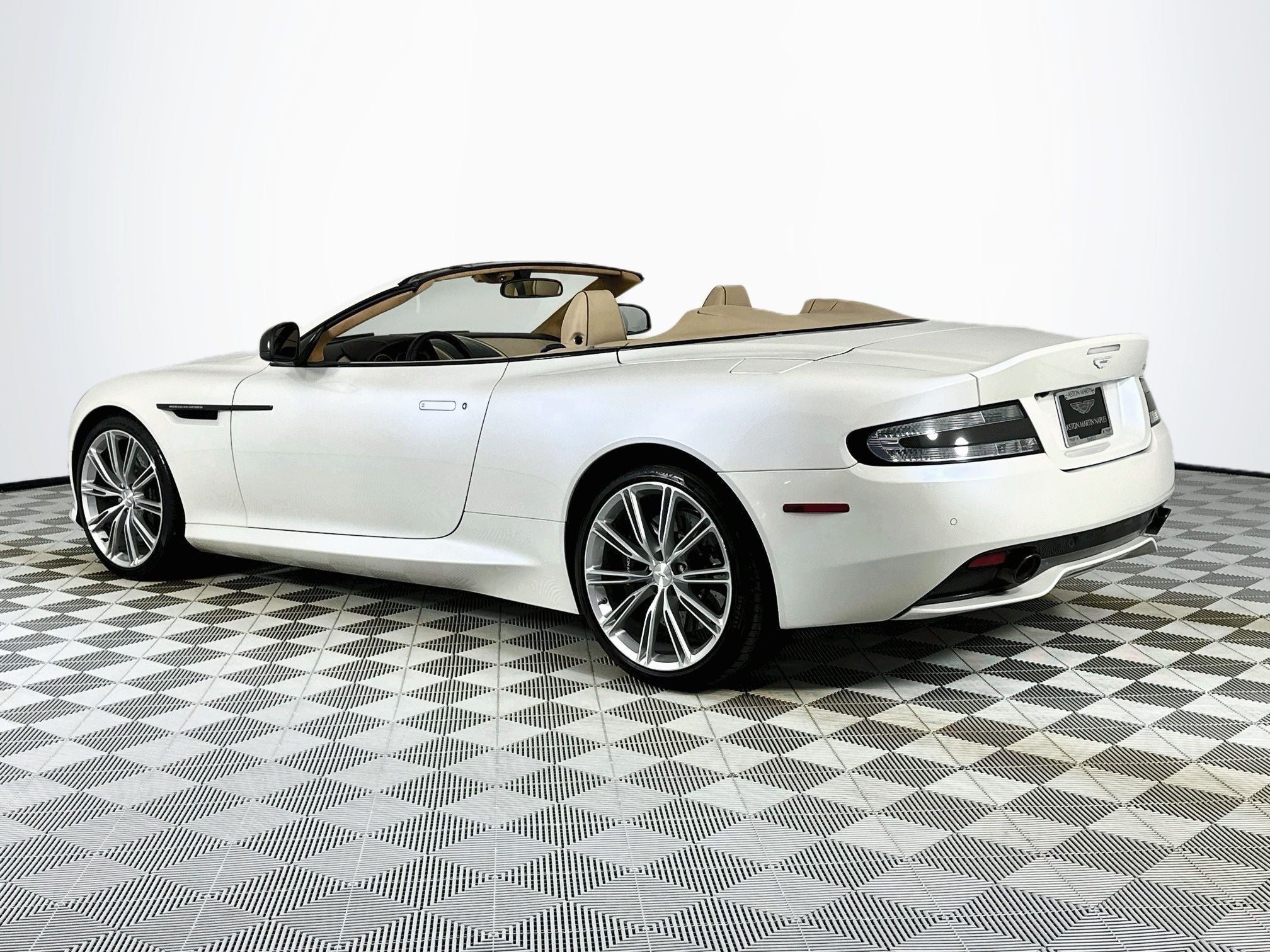 2015 Aston Martin DB9 Volante