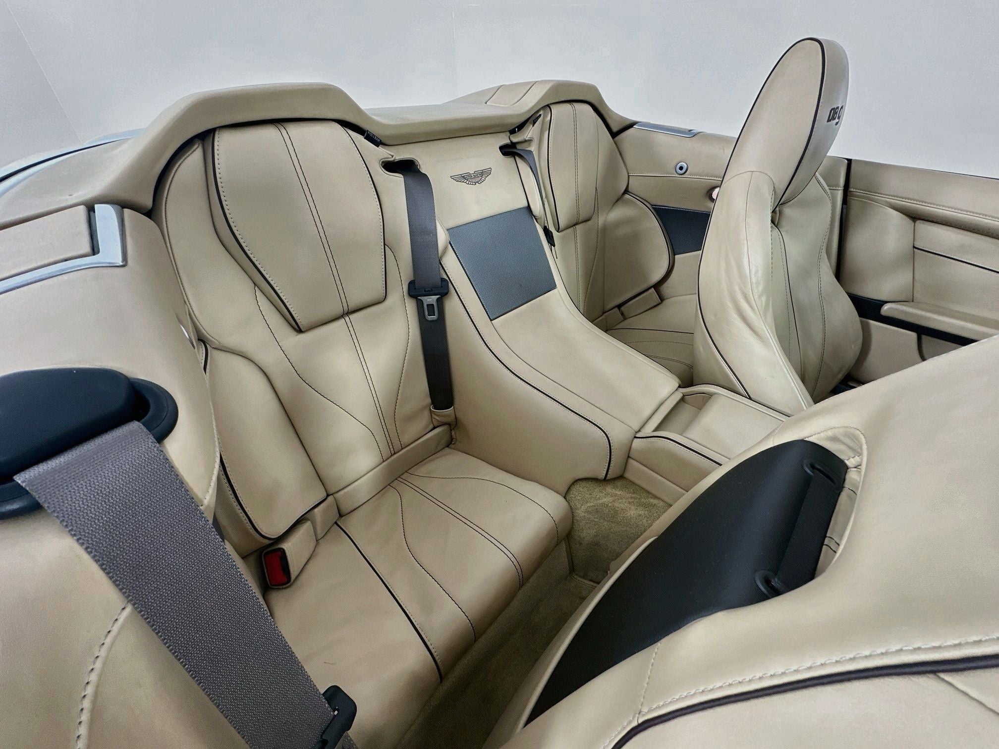 2015 Aston Martin DB9 Volante