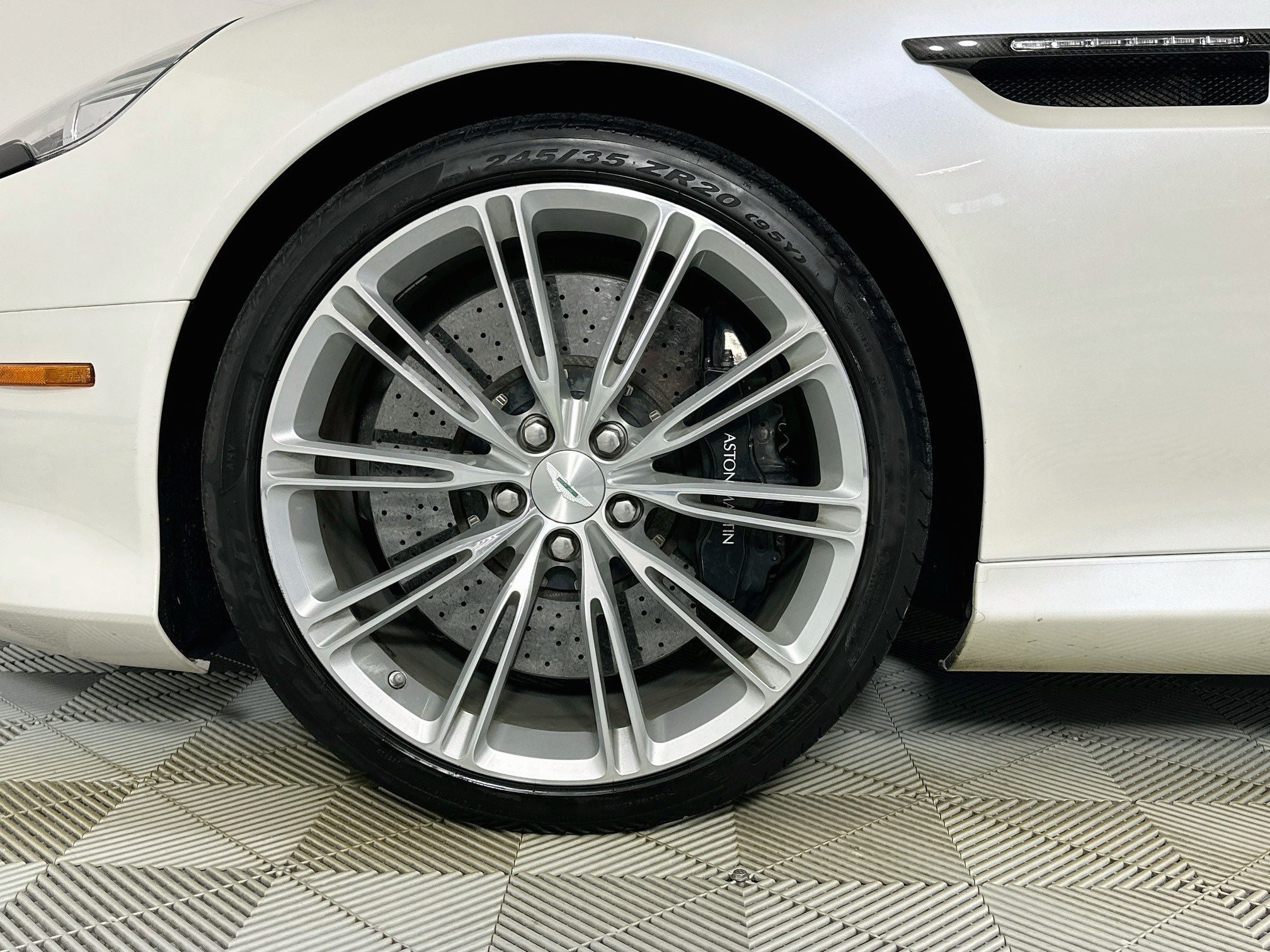 2015 Aston Martin DB9 Volante