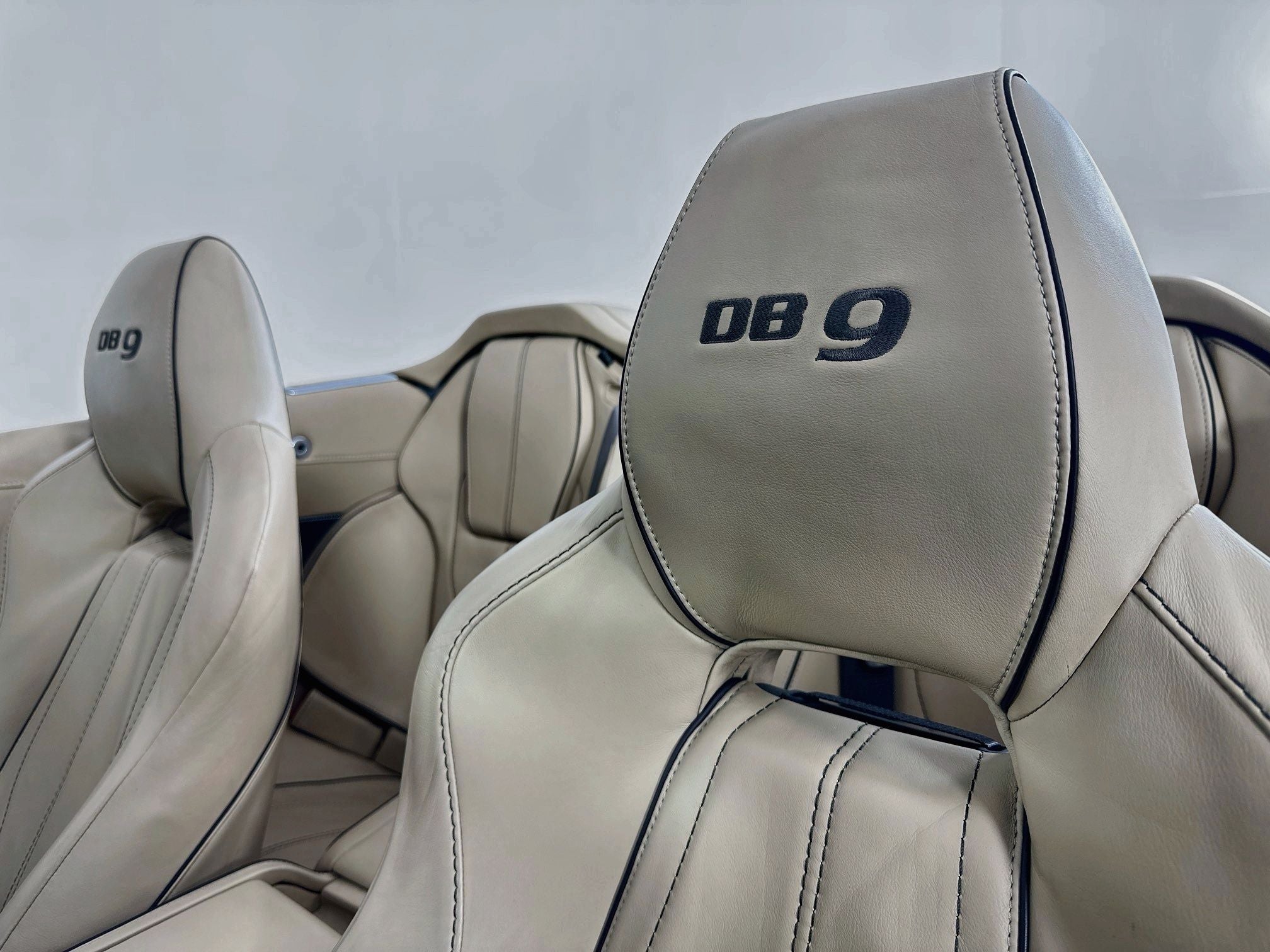 2015 Aston Martin DB9 Volante
