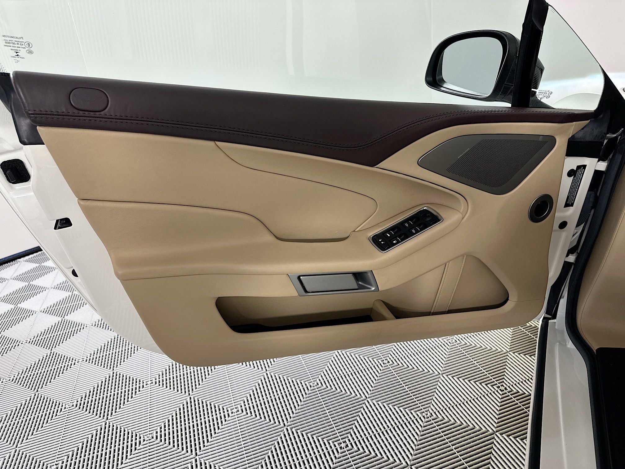 2017 Aston Martin Vanquish Base