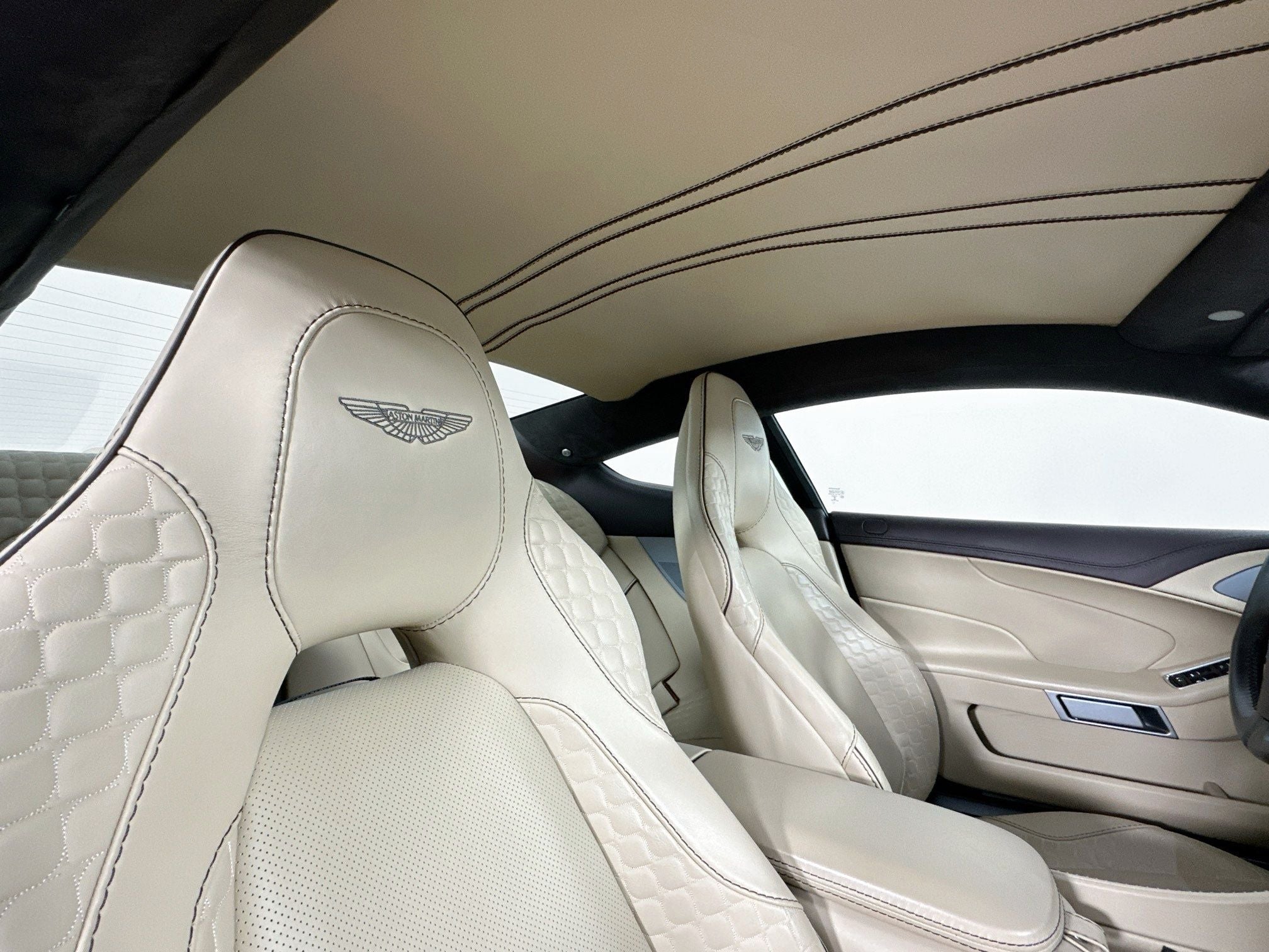 2017 Aston Martin Vanquish Base