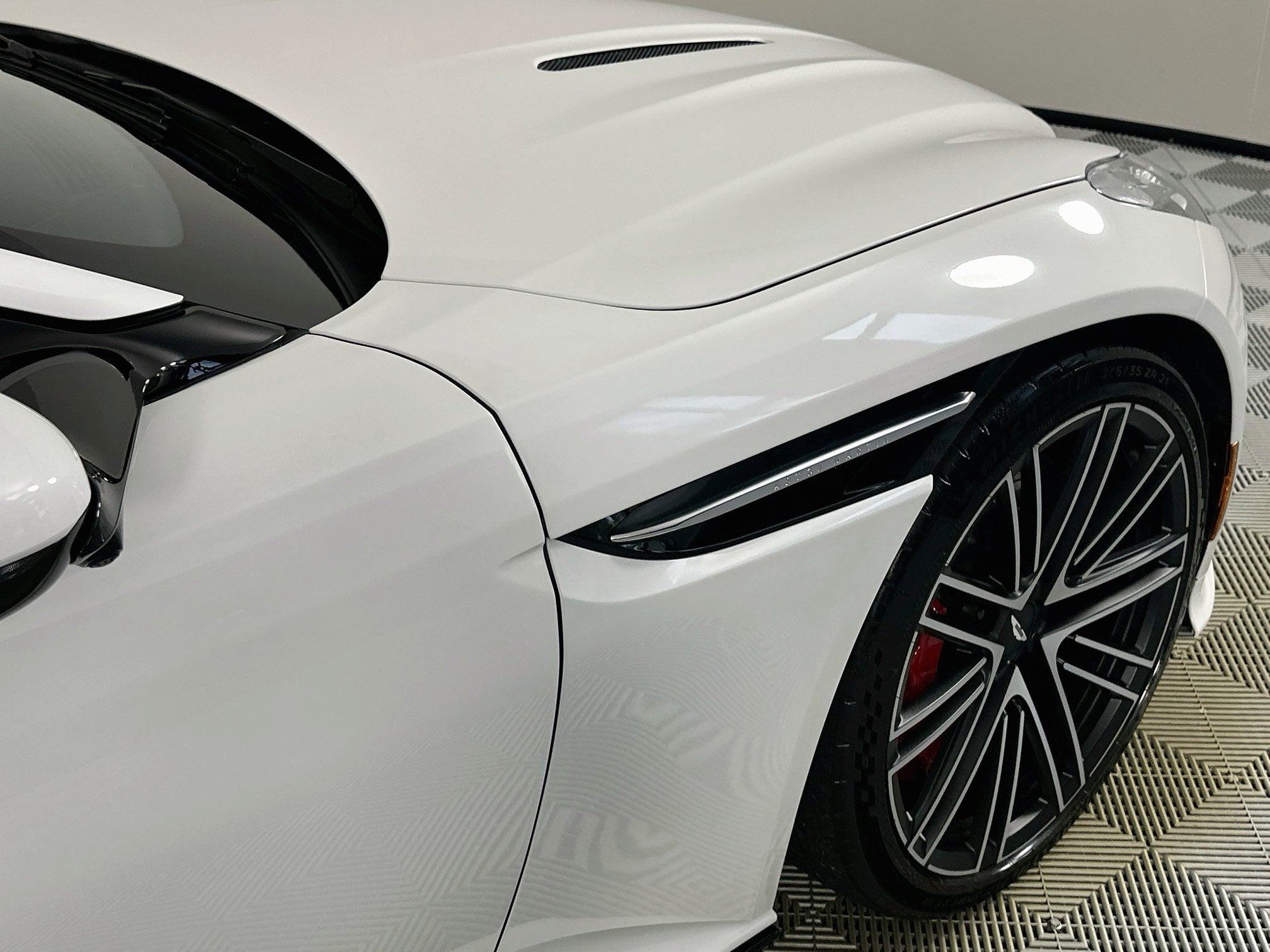 2025 Aston Martin DB12 Base