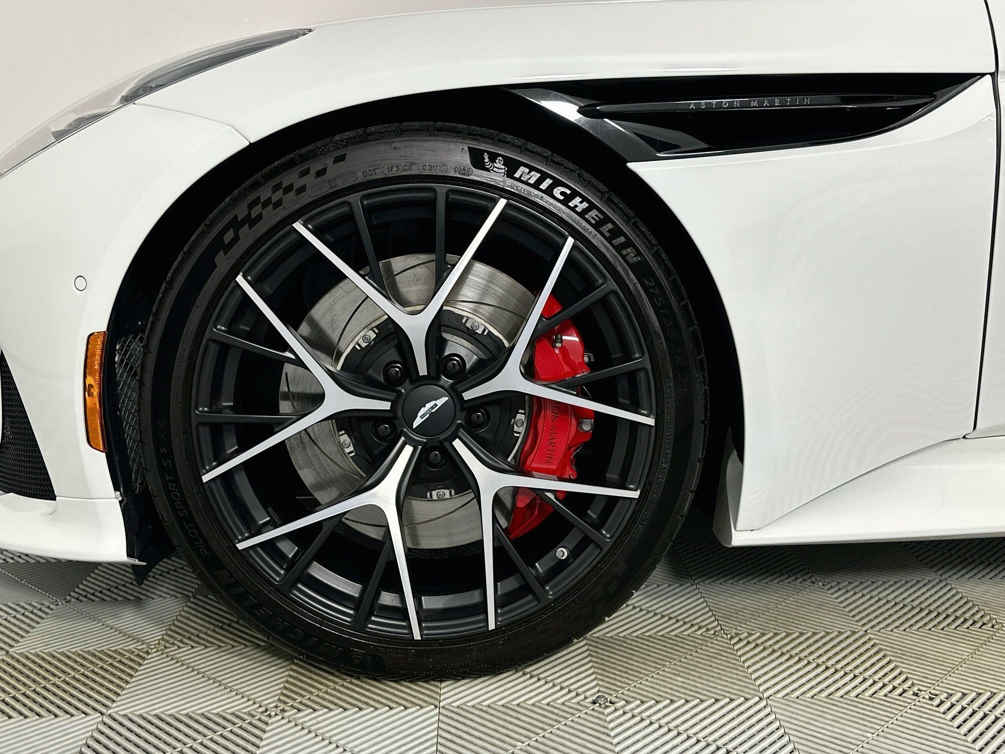 2024 Aston Martin DB12 Base