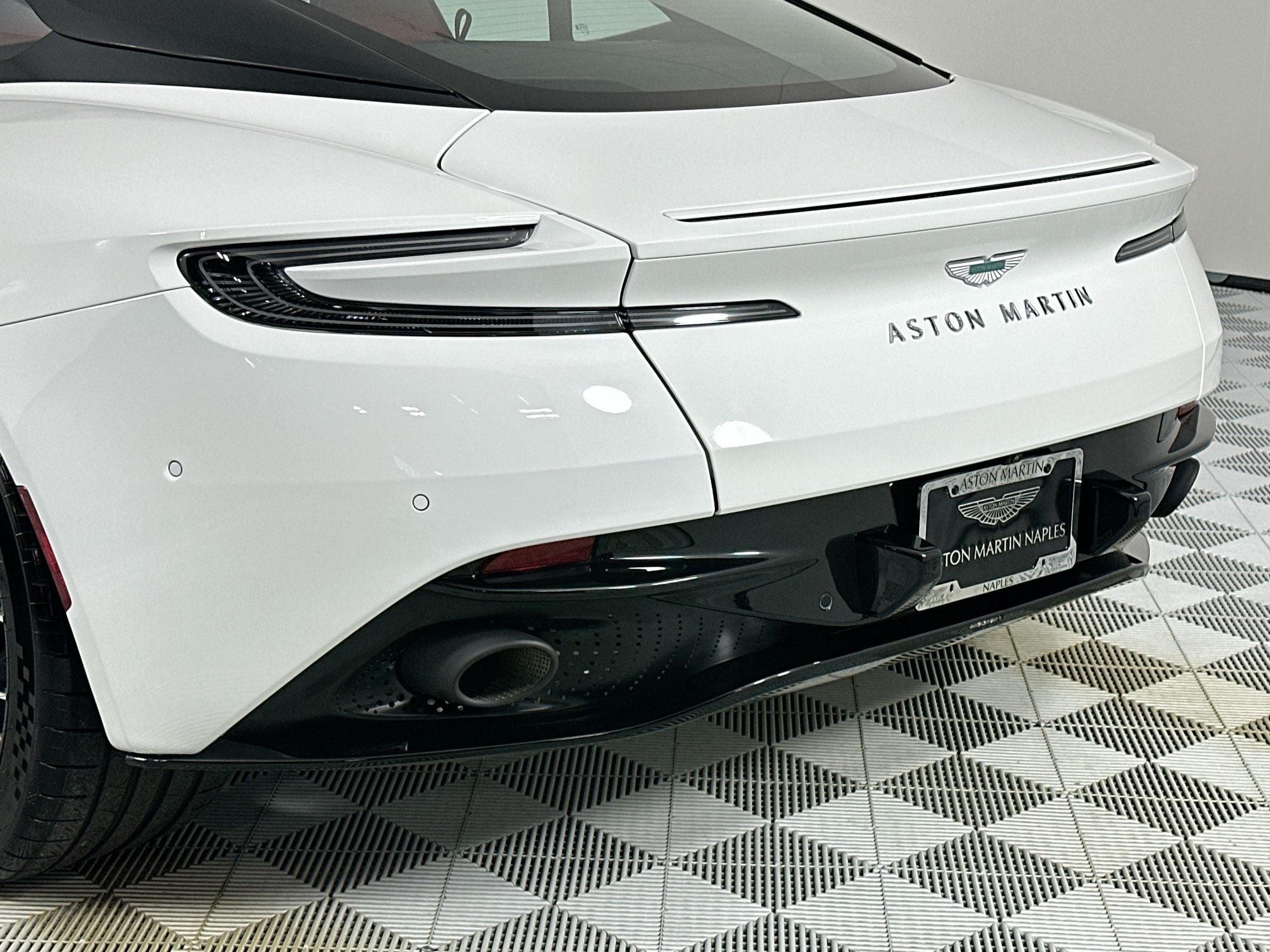 2024 Aston Martin DB12 Base