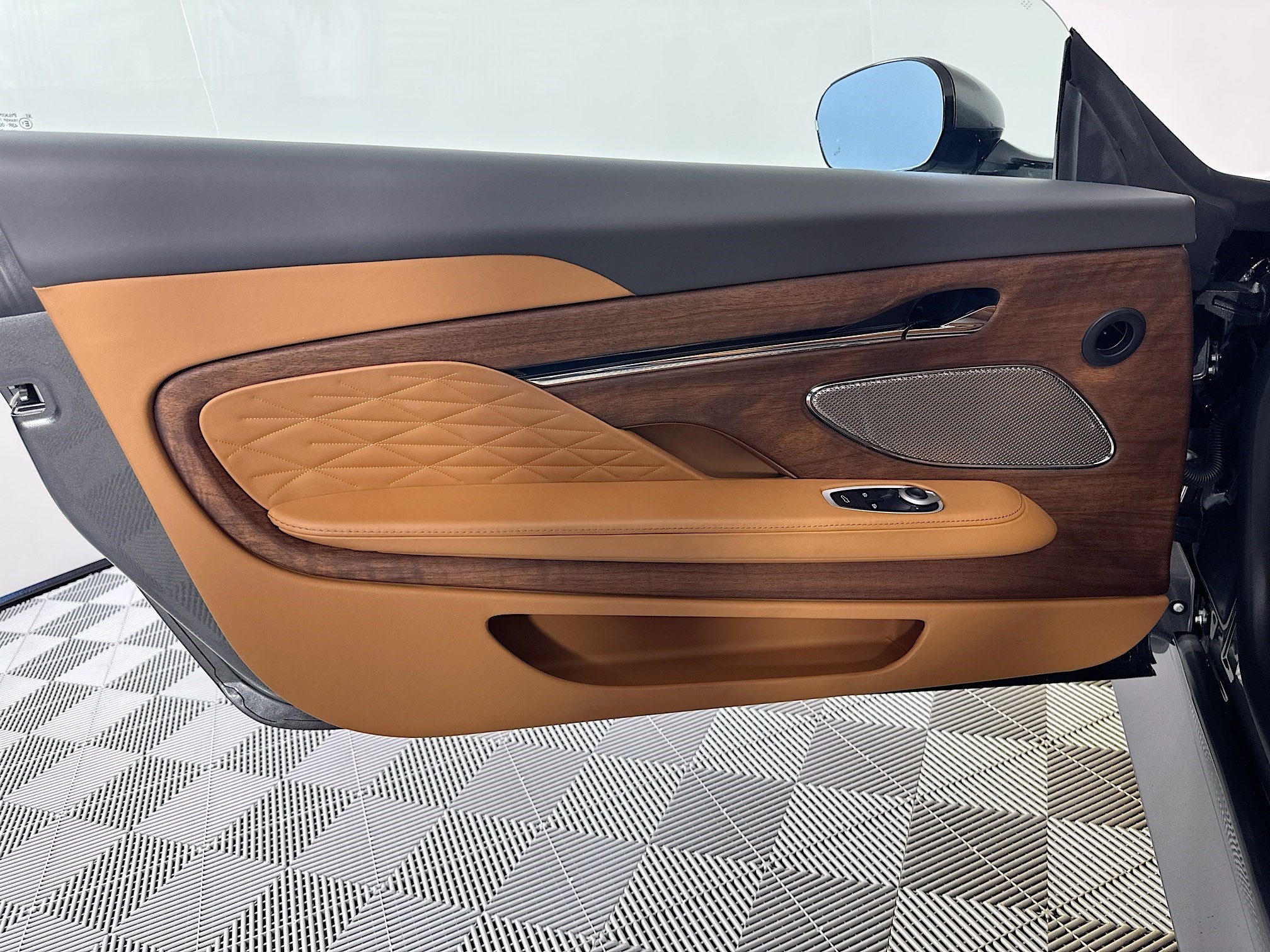 2024 Aston Martin DB12 Base