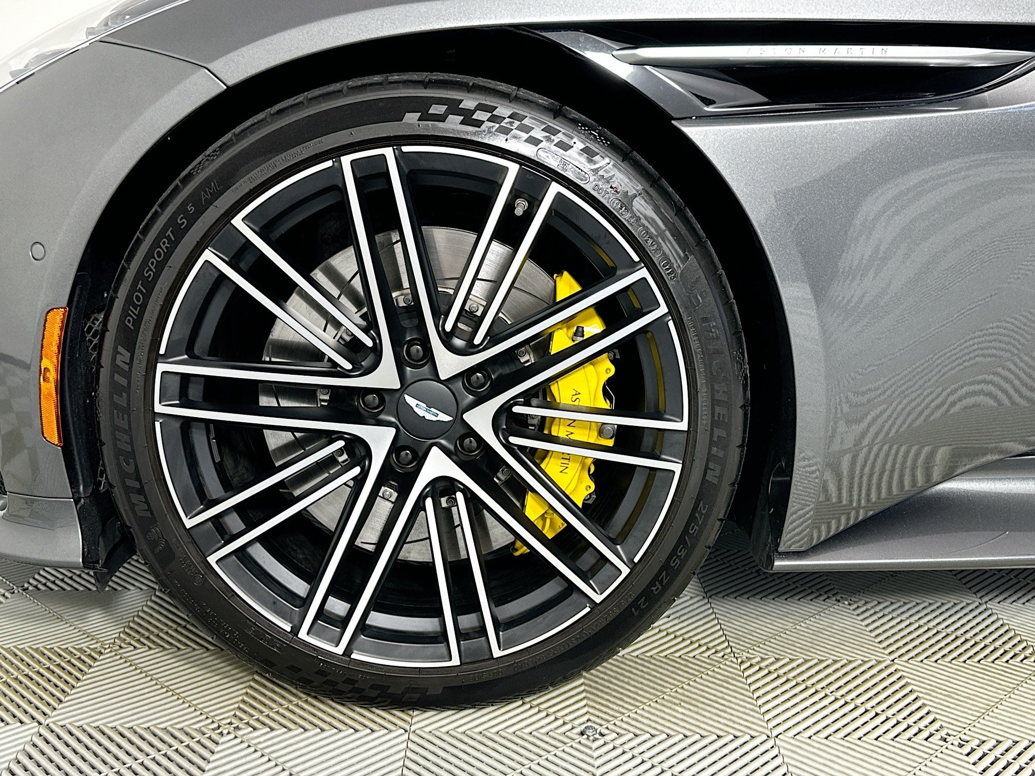 2024 Aston Martin DB12 Base