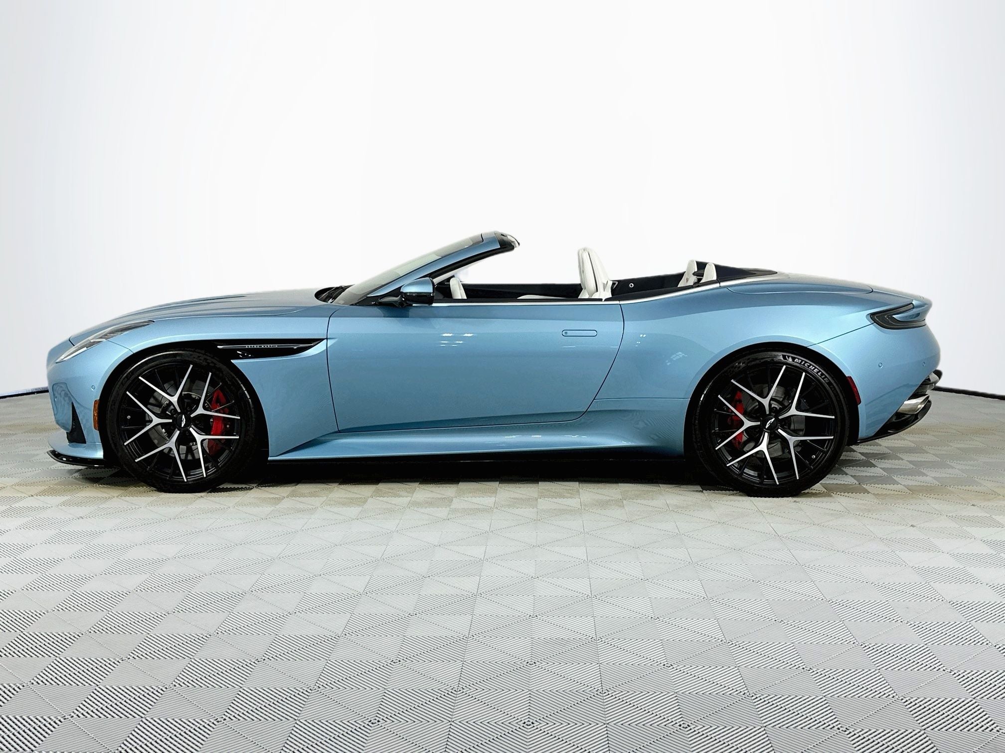 2024 Aston Martin DB12 Volante