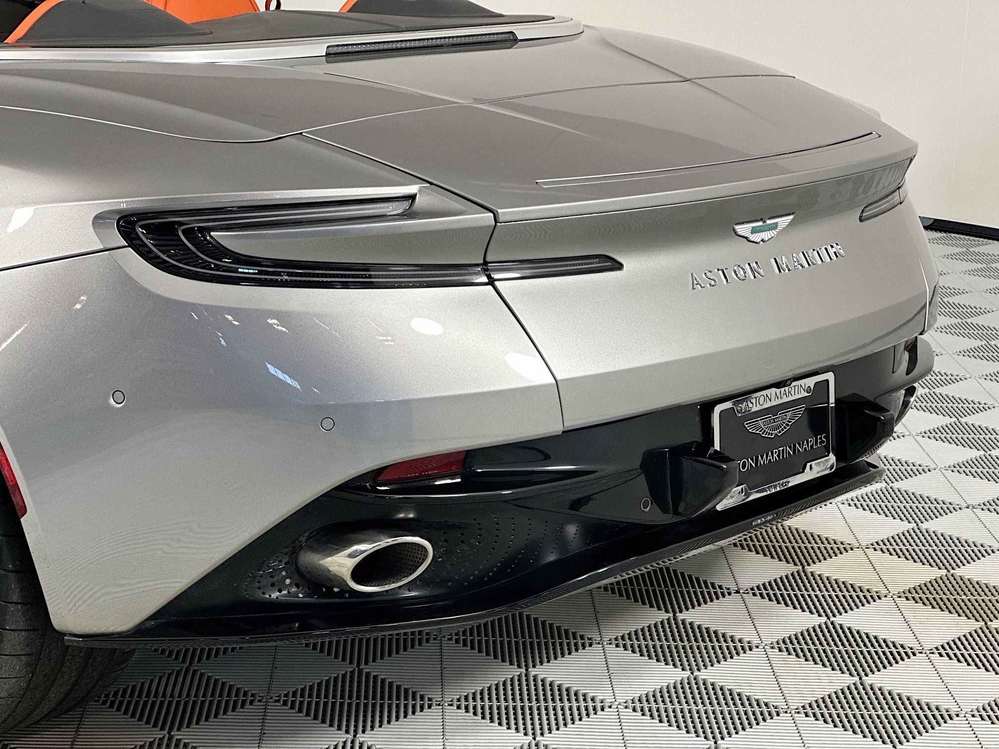 2024 Aston Martin DB12 Volante