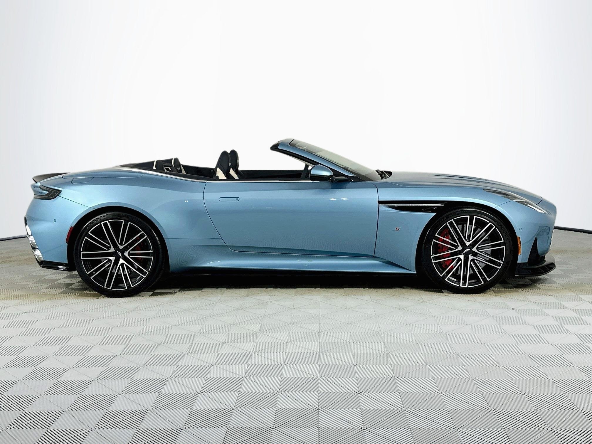 2026 Aston Martin DB12 S Volante