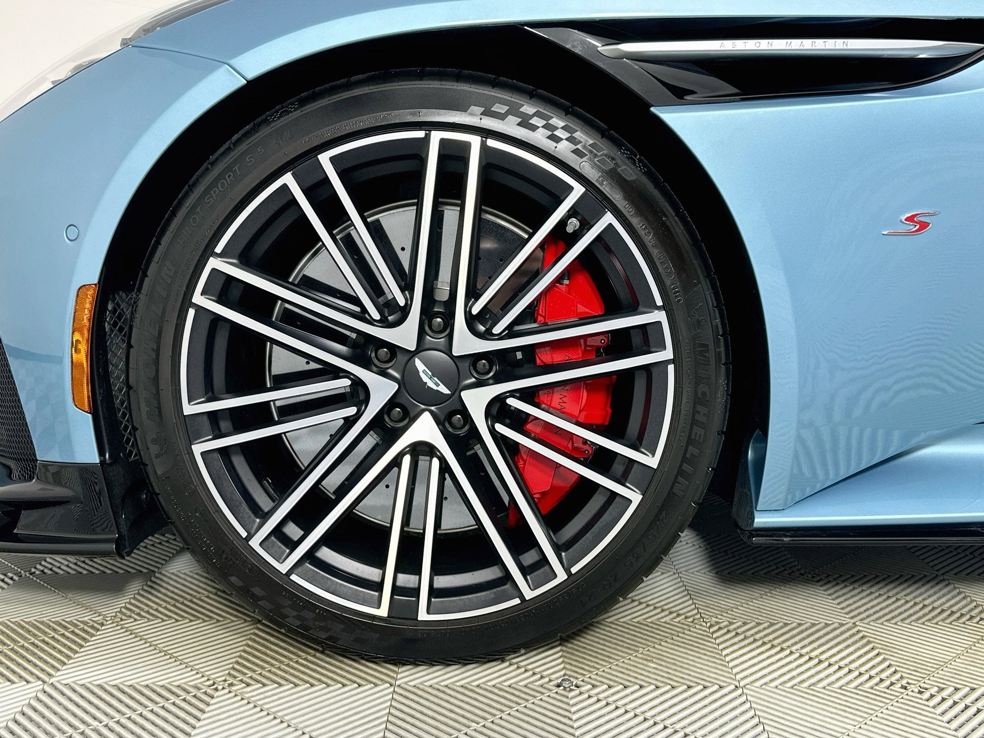 2026 Aston Martin DB12 S Volante